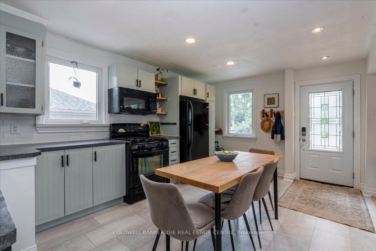 18 Agnes Street, Barrie, ON L4M 2S2 photo 3