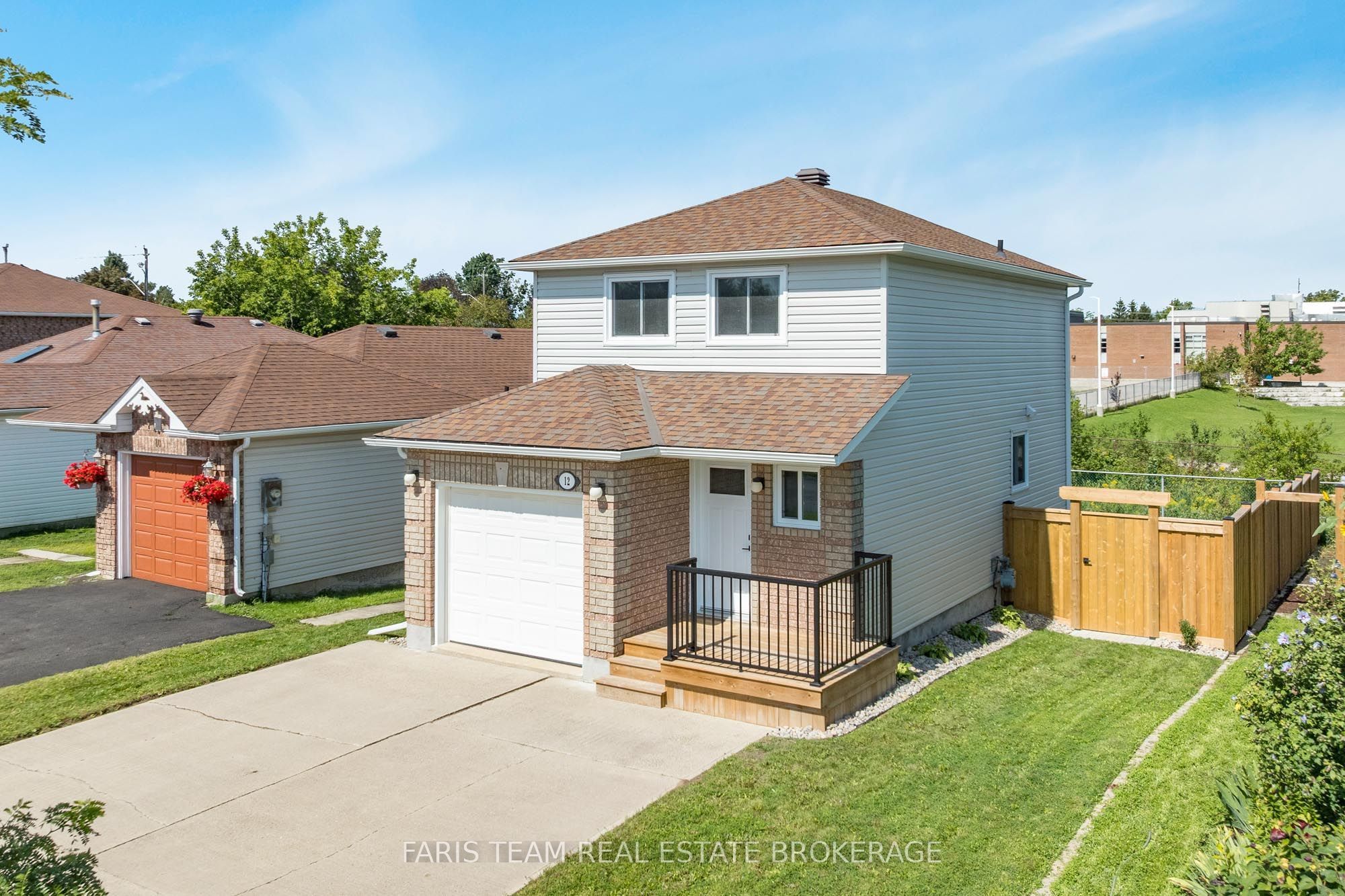12 Arthur Avenue, Barrie, ON L4M 6H3 photo 2