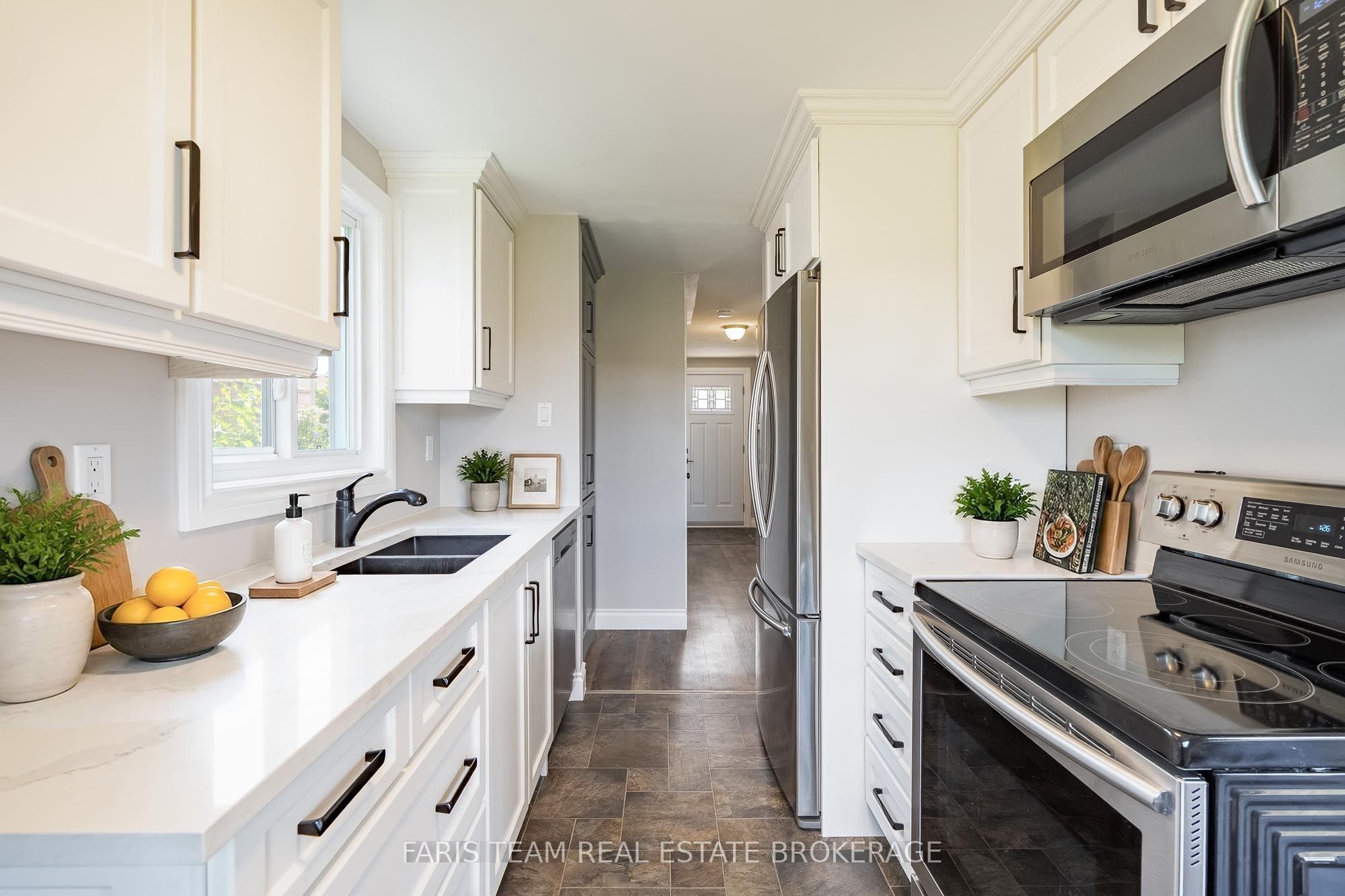 12 Arthur Avenue, Barrie, ON L4M 6H3 photo 5