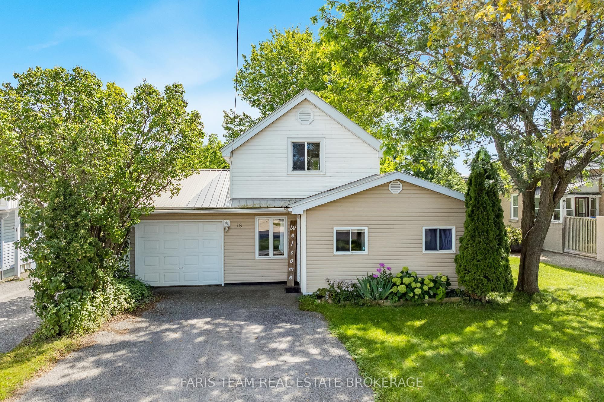 18 Poyntz Street, Penetanguishene, ON L9M 1M4 photo 2