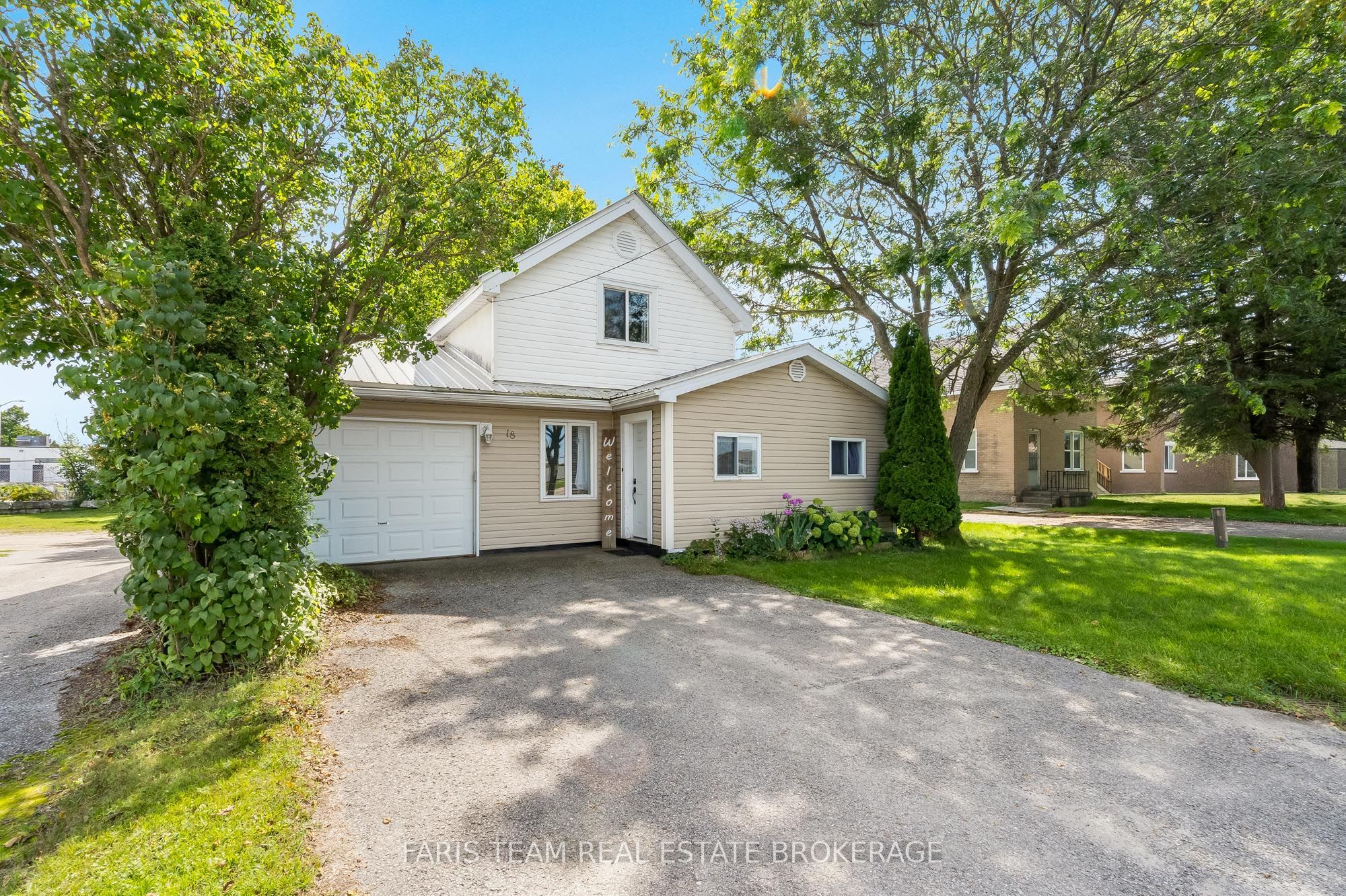 18 Poyntz Street, Penetanguishene, ON L9M 1M4 photo 3