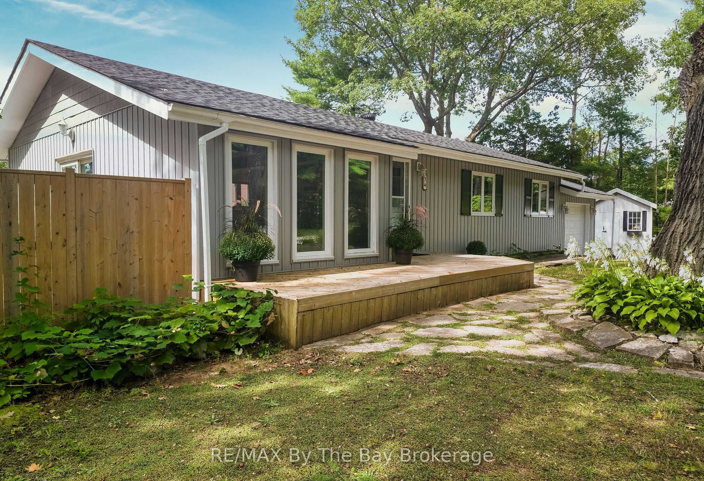 74 Oxbow Park Drive, Wasaga Beach, ON L9Z 2V8 photo 2