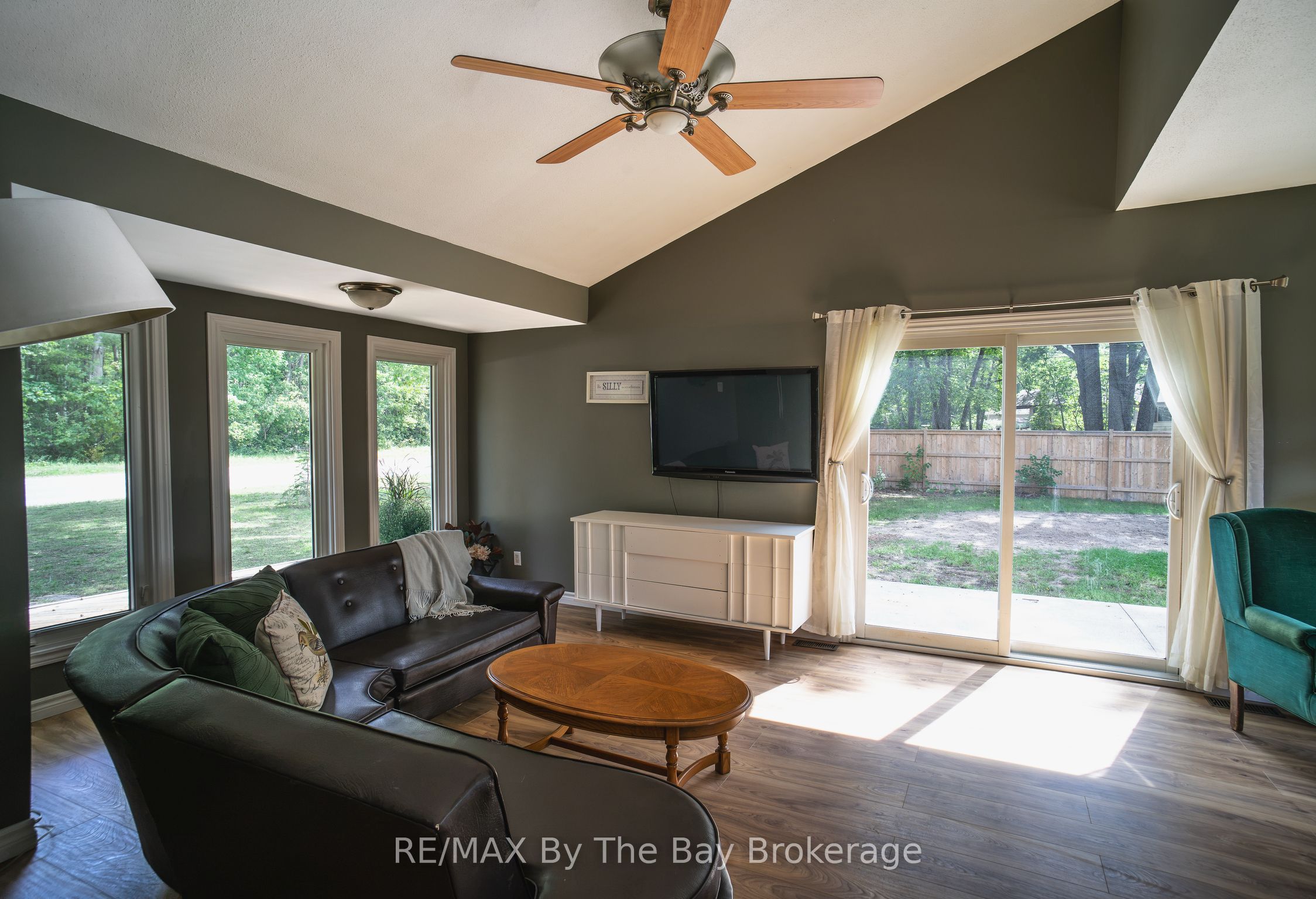 74 Oxbow Park Drive, Wasaga Beach, ON L9Z 2V8 photo 5