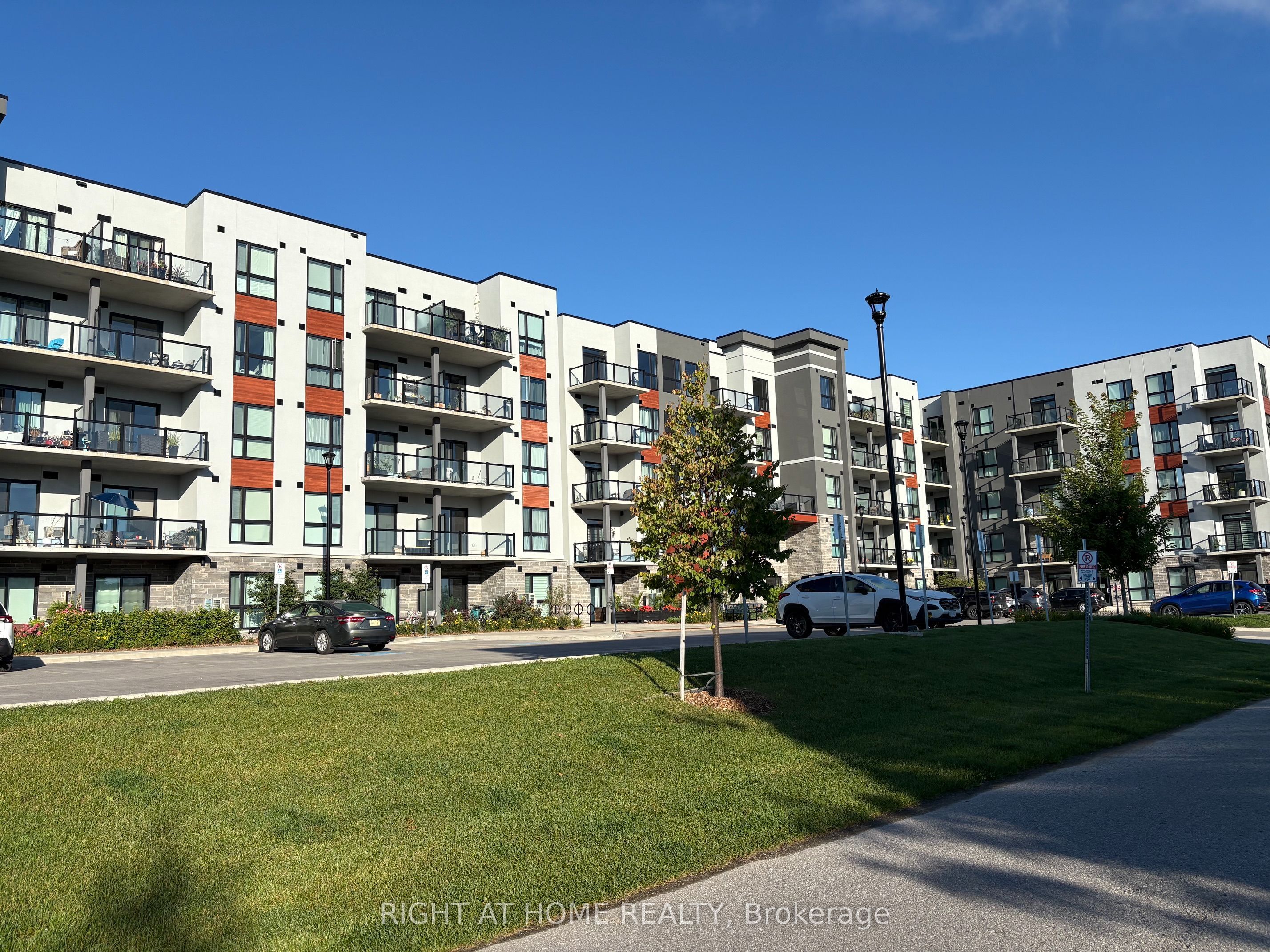 4 Kimberly Lane 205, Collingwood, ON L9Y 5T6