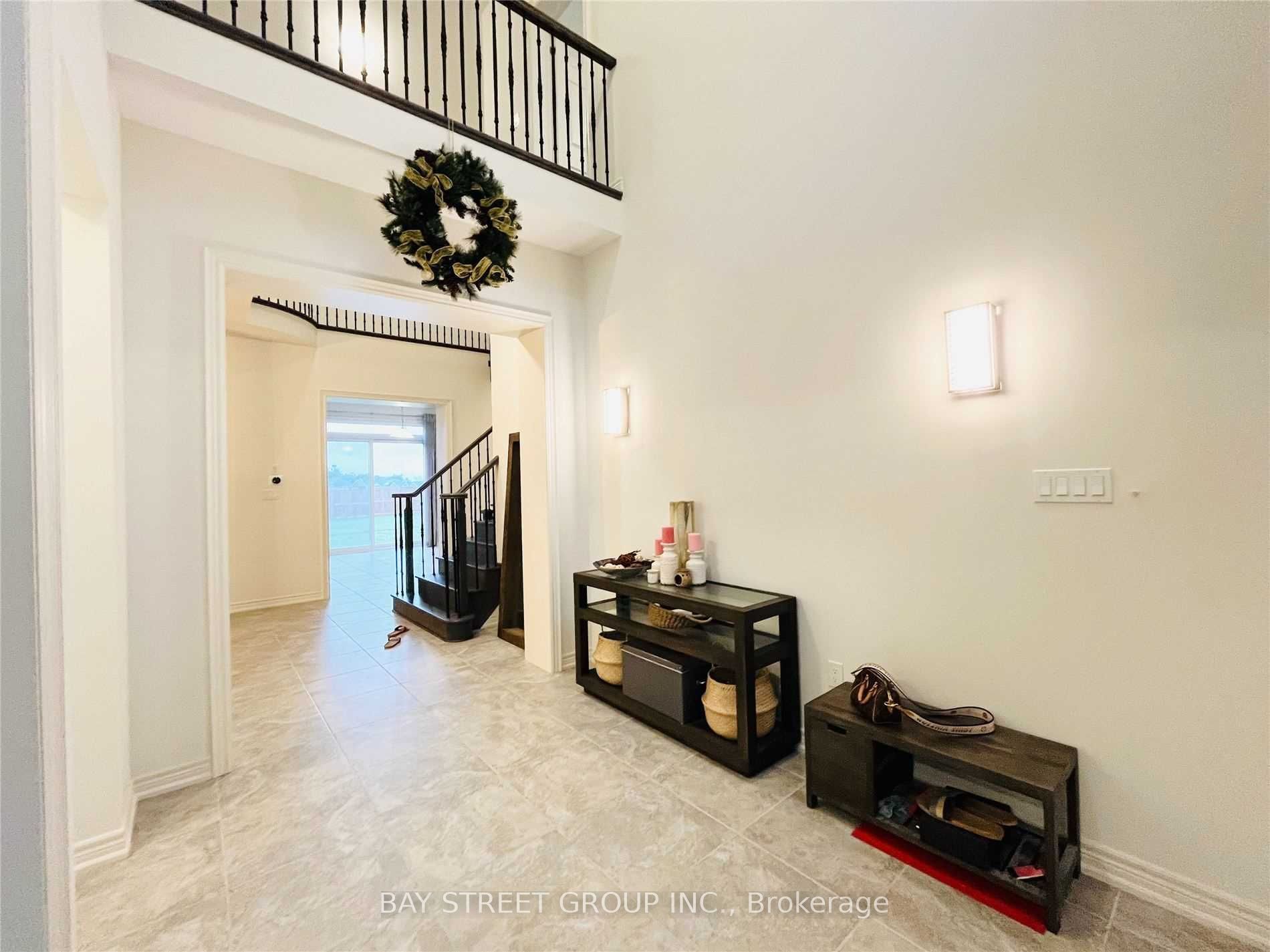 25 Mcisaac Drive, Springwater, ON L9X 2A2 photo 3