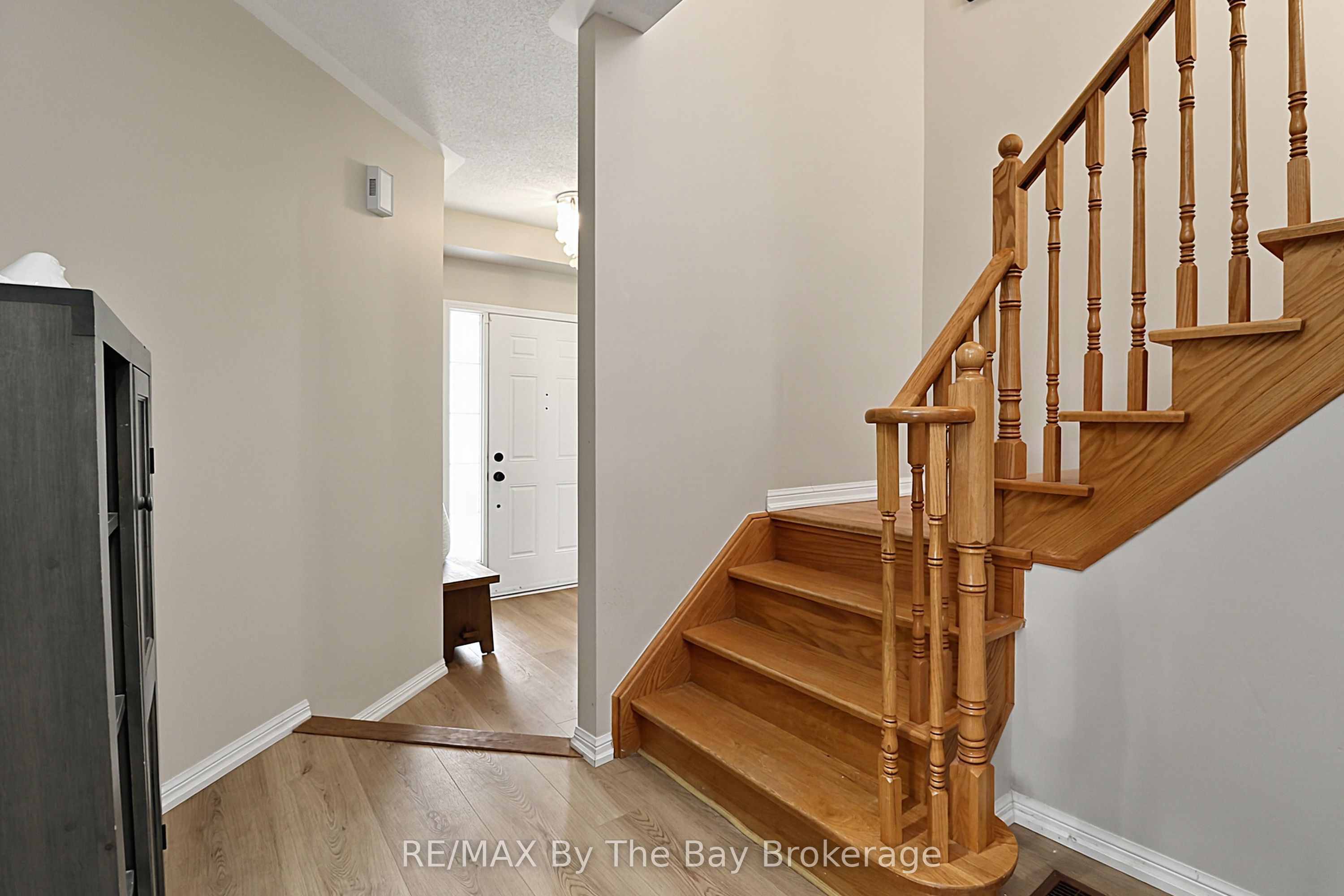 84 Wesley Avenue, Wasaga Beach, ON L9Z 0B9 photo 3