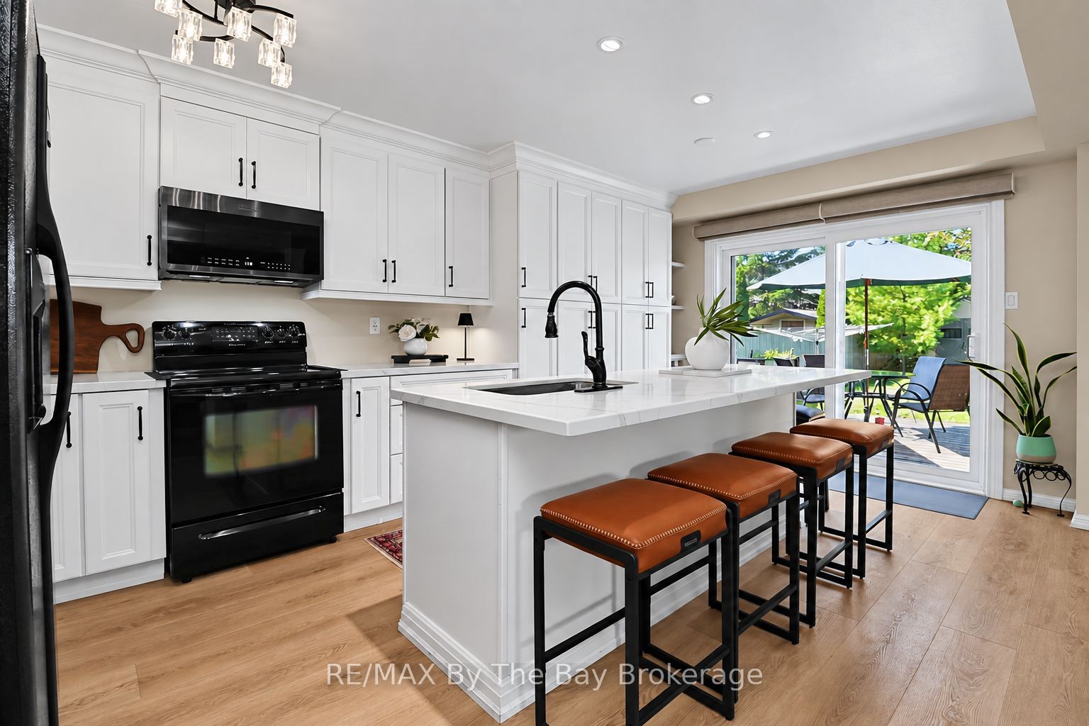 84 Wesley Avenue, Wasaga Beach, ON L9Z 0B9 photo 4