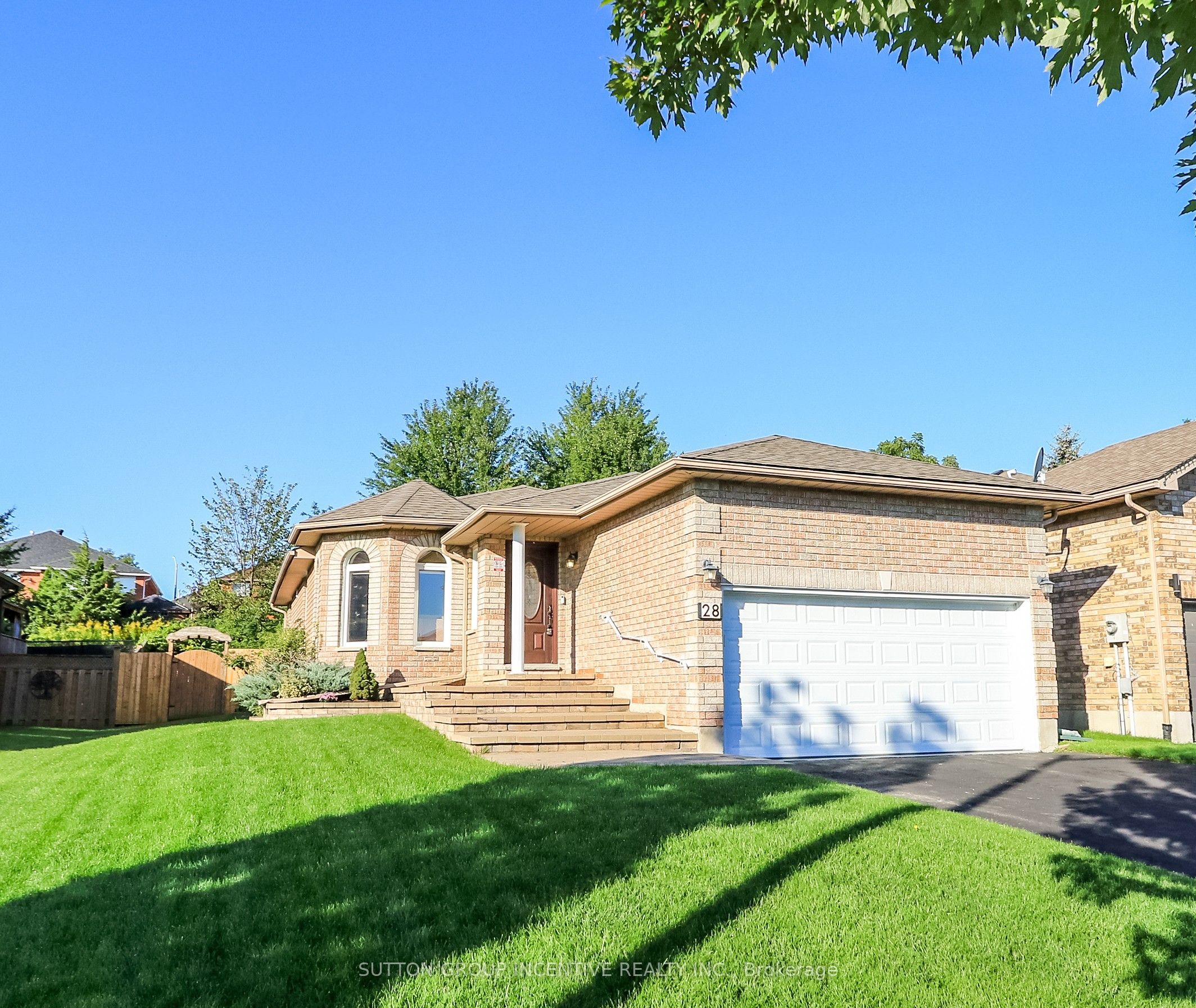 28 Brookfield Crescent, Barrie, ON L4N 9R6