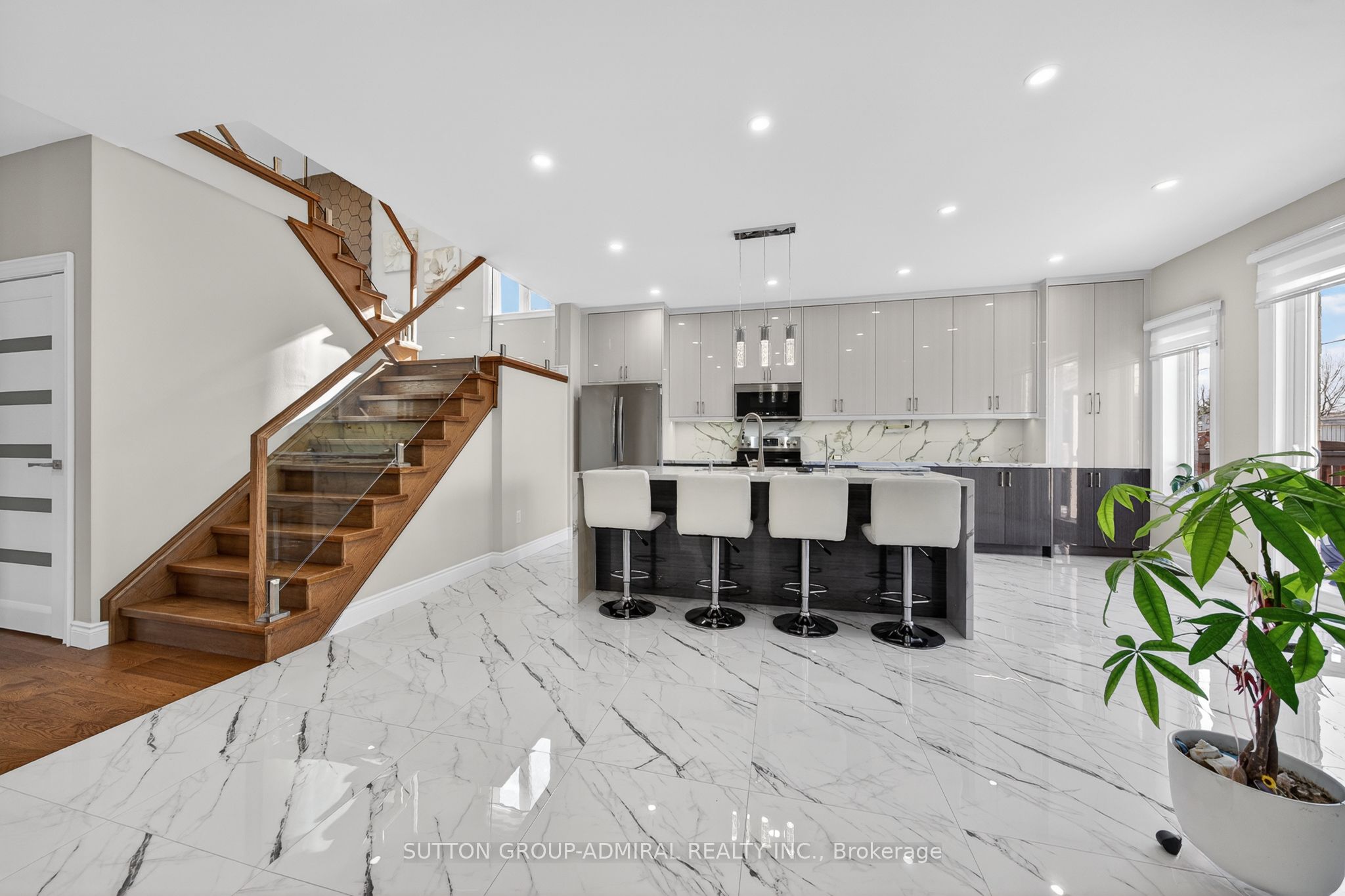 62 Prince George Crescent, Barrie, ON L4N 0K9