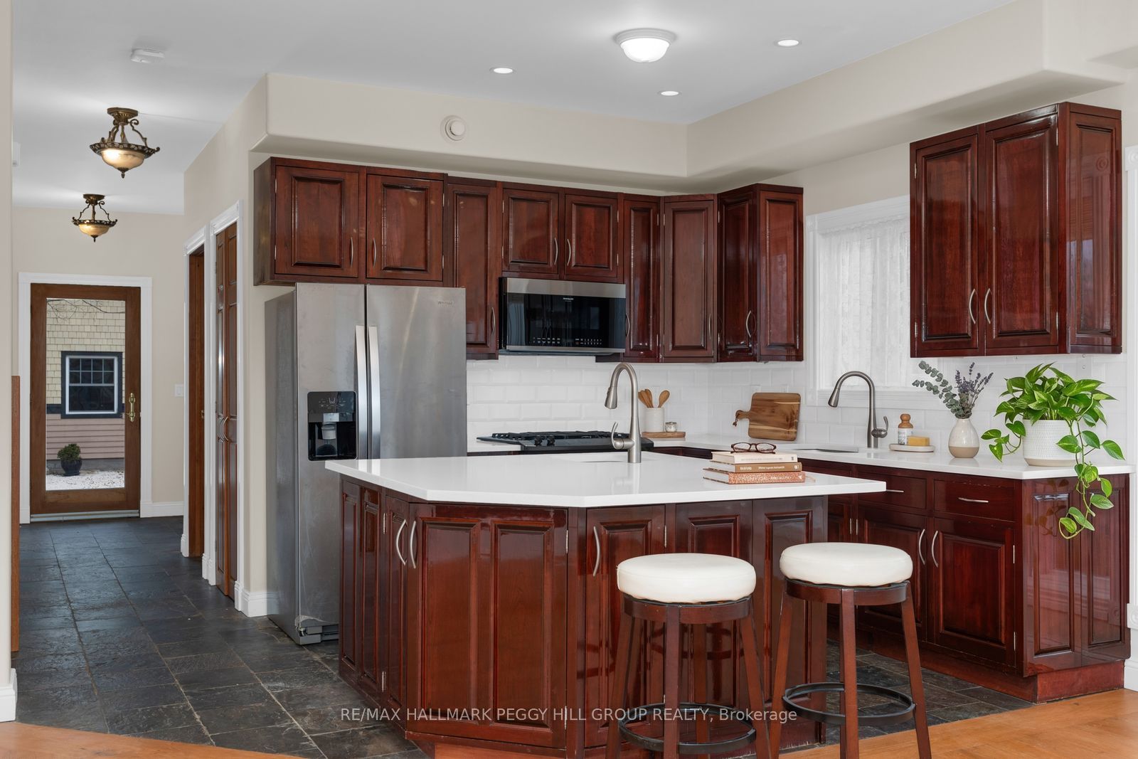 2026 River Road W, Wasaga Beach, ON L9Z 2W1 photo 5