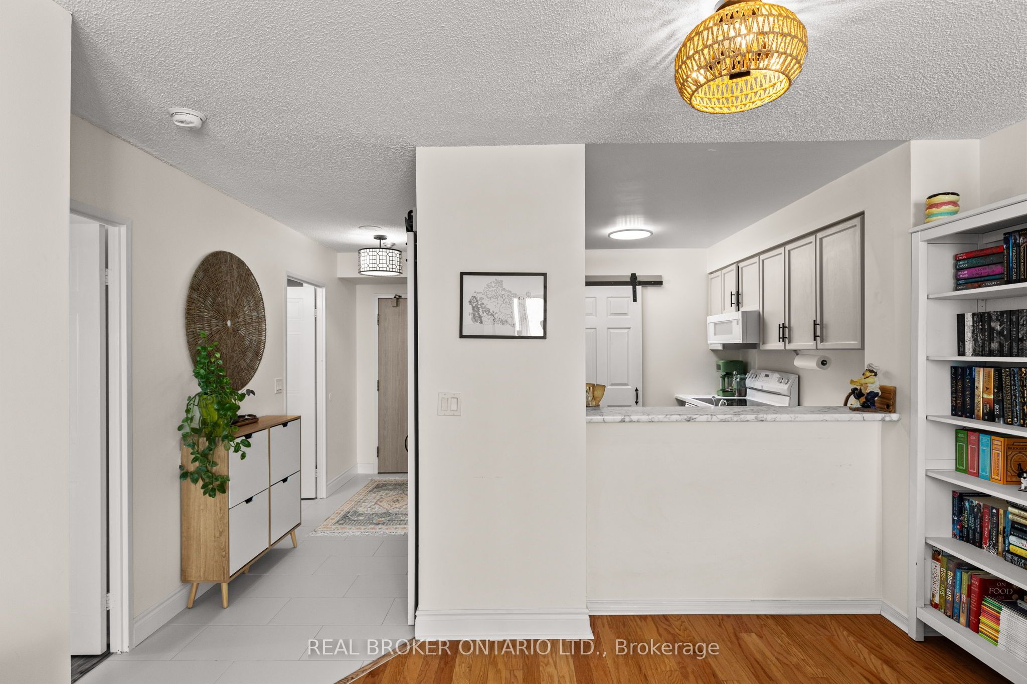 140 Dunlop Street E 504, Barrie, ON L4M 6H9 photo 5