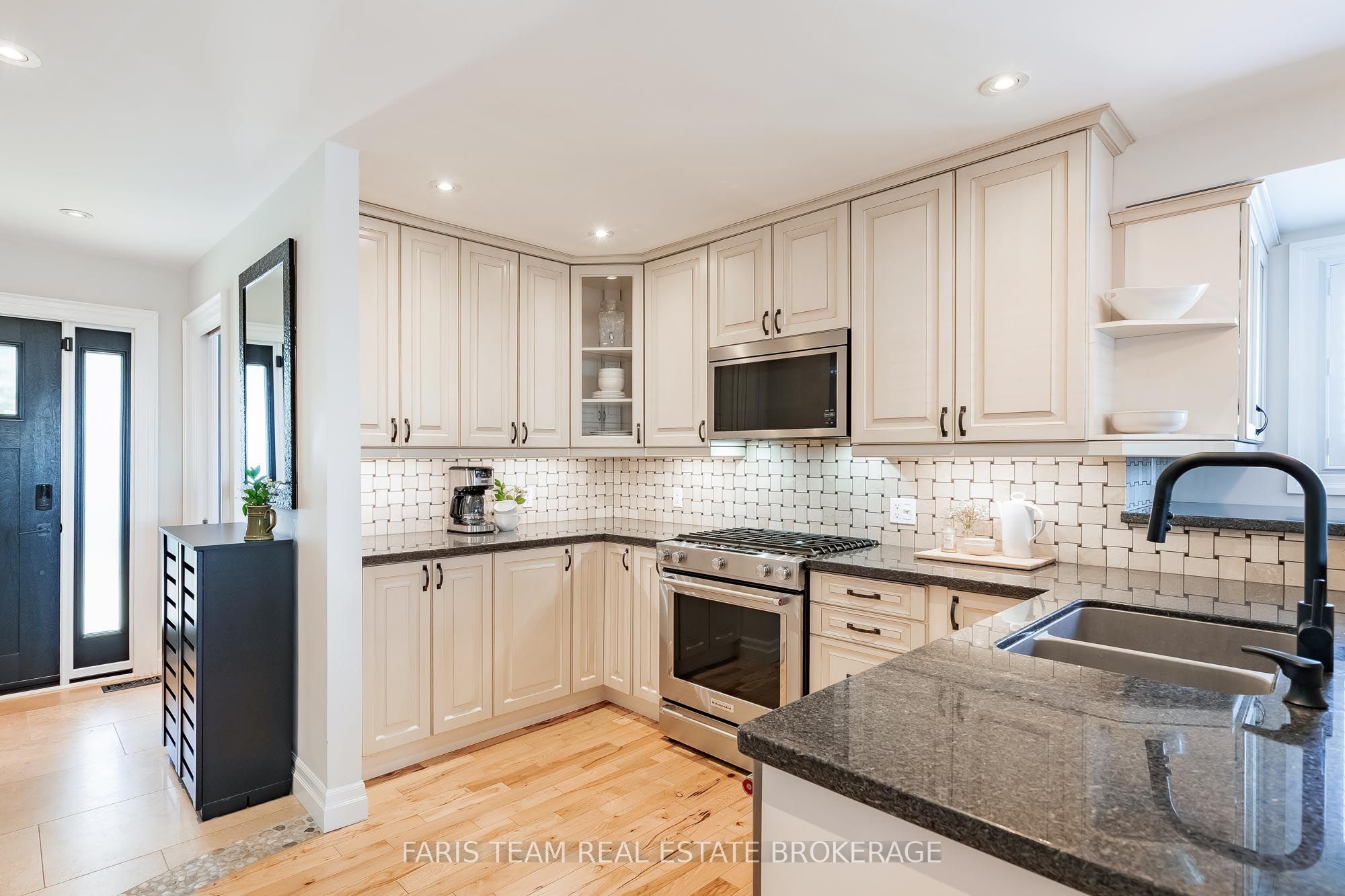 2 Agnes Street, Oro-Medonte, ON L0K 1N0 photo 5