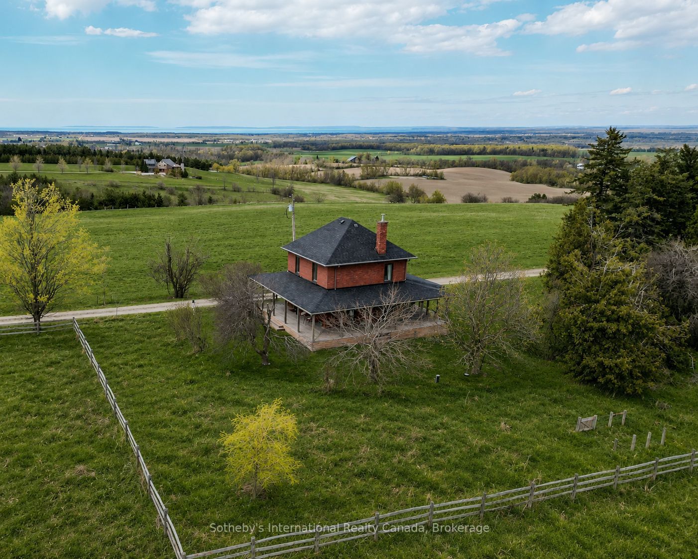 1943 Fairgrounds Road S, Clearview, ON L0M 1G0
