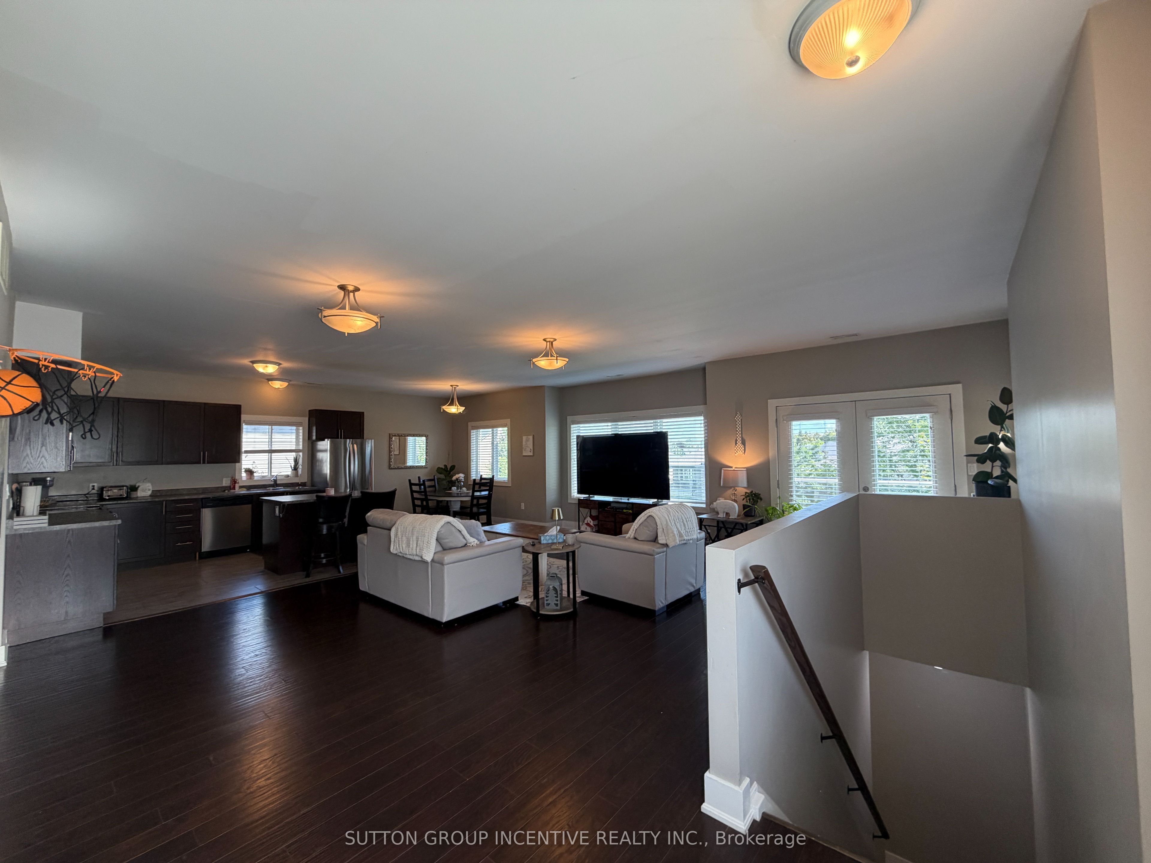 3929 WOOD Avenue, Severn, ON L3V 6H3 photo 4