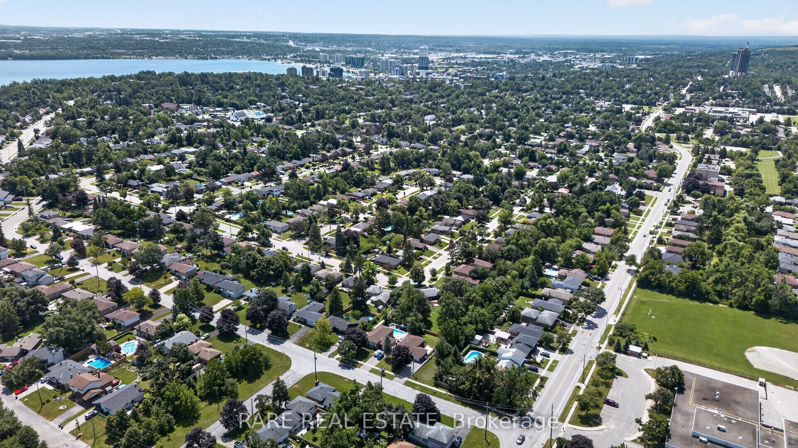 38 Lay Street, Barrie, ON L4M 4A7 photo 3