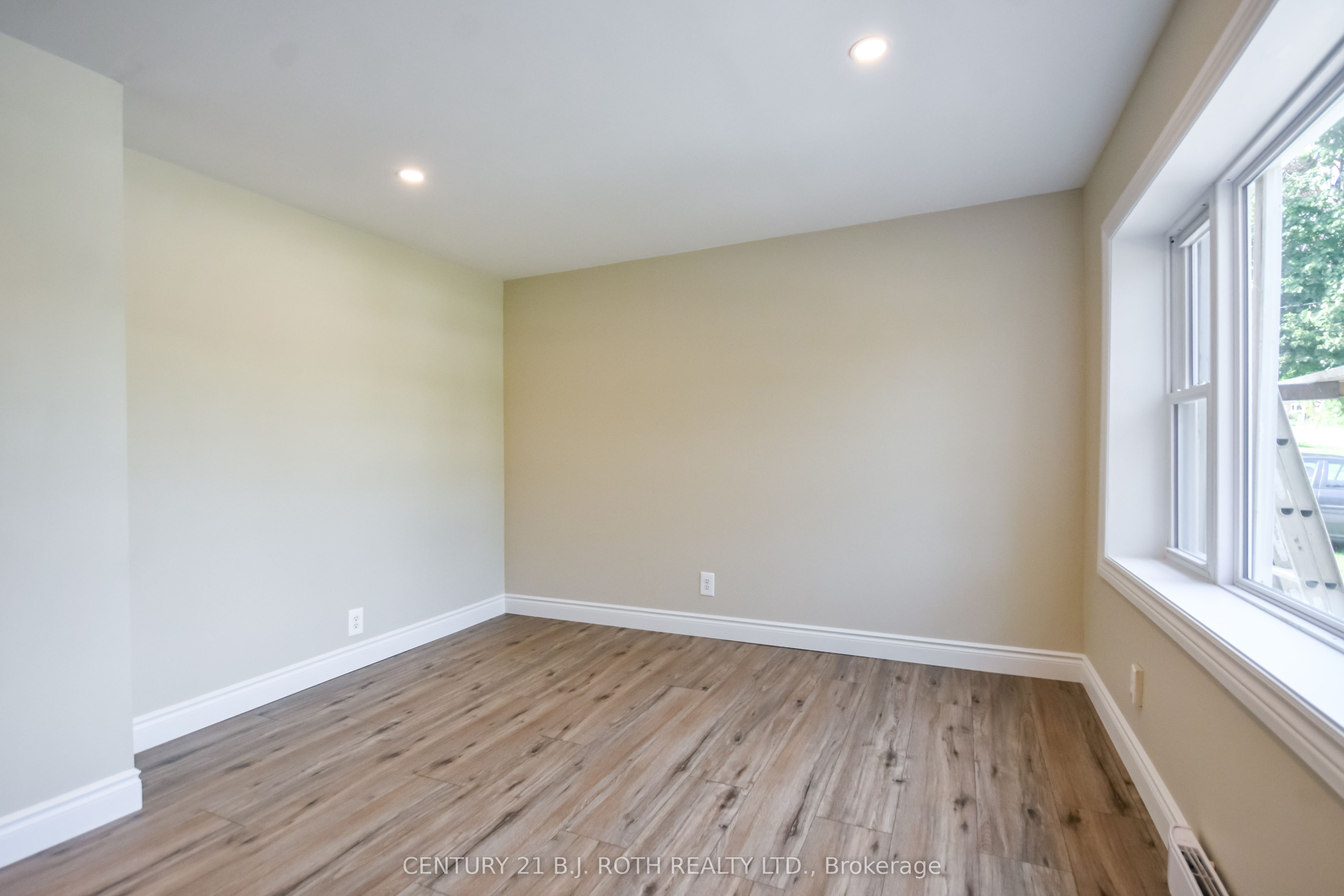 105 Westmount Drive S, Orillia, ON L3V 6E2 photo 4