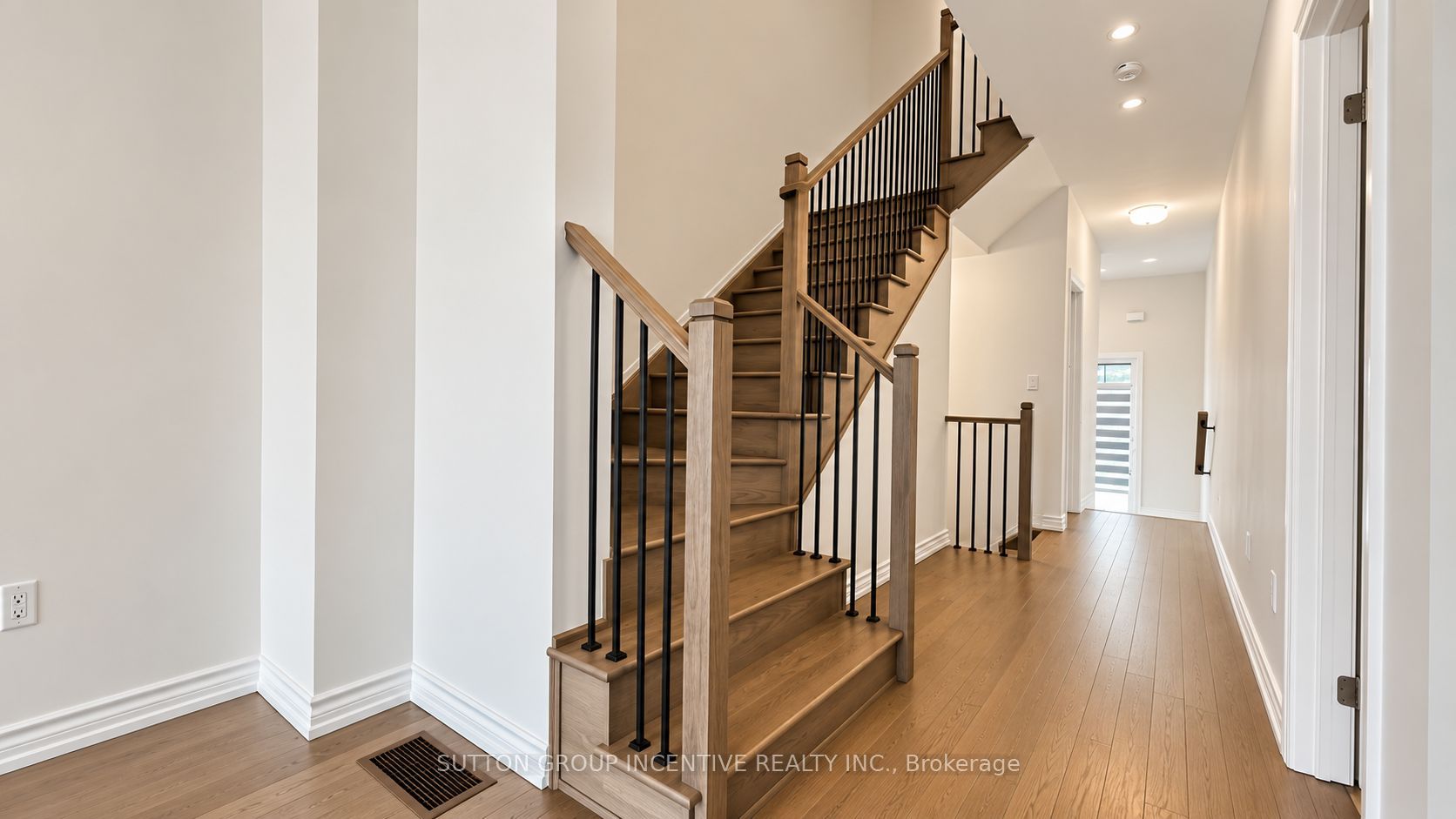 152 Greer Street, Barrie, ON L9R 0R6 photo 3