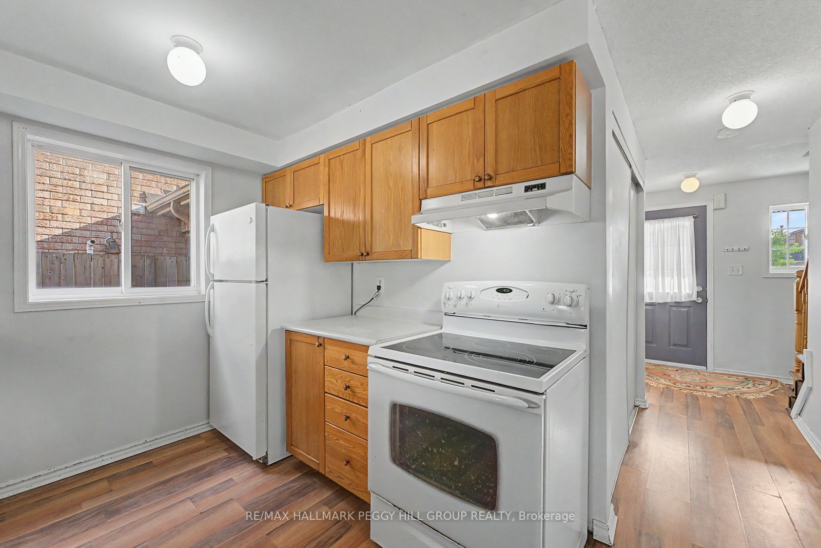 8 Epsom Road, Barrie, ON L4M 6R7 photo 3