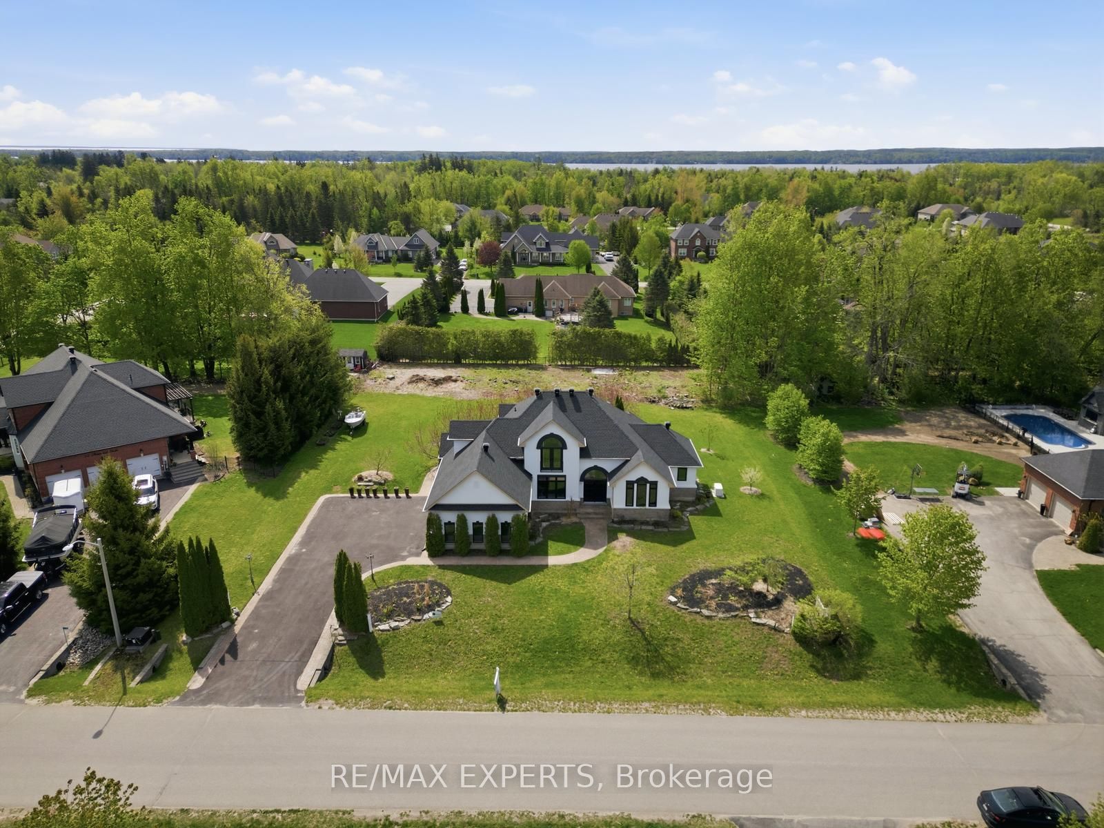 11 Basswood Circle, Oro-Medonte, ON L0L 2L0 photo 2
