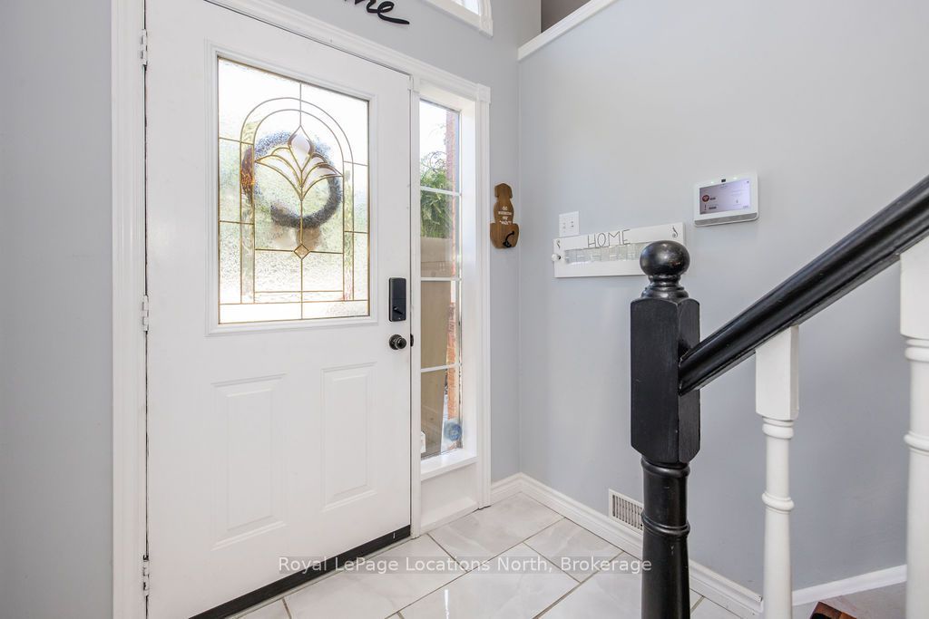 7 Coles Court, Wasaga Beach, ON L9Z 1H5 photo 4