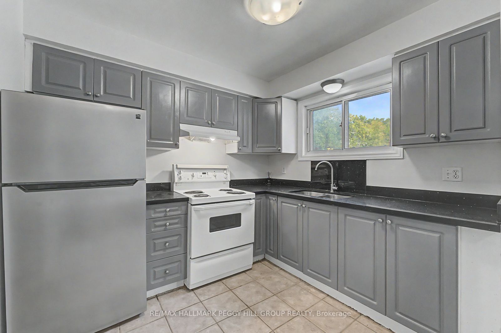 275 Blake Street 25, Barrie, ON L4M 1K7 photo 5
