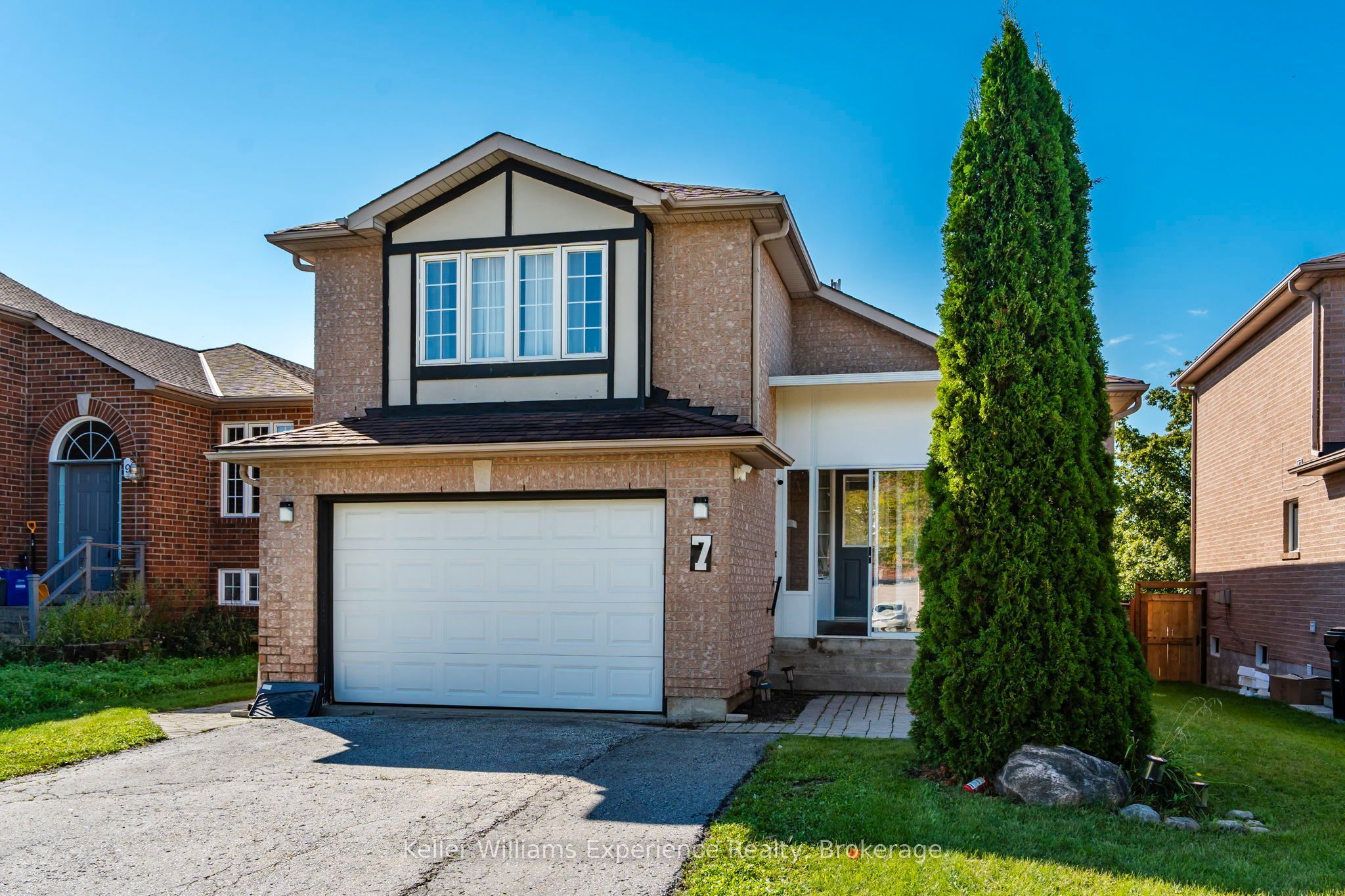 7 Golds Crescent, Barrie, ON L4N 8R2 photo 2