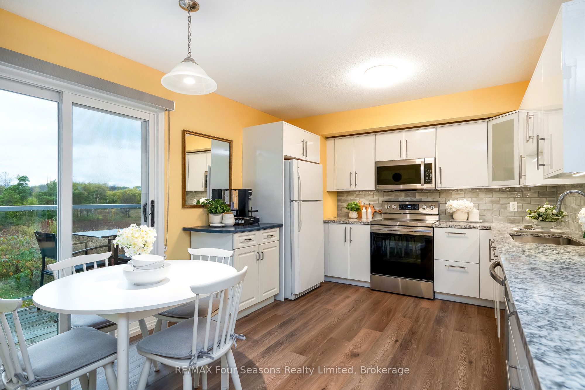44 Trott Boulevard 17, Collingwood, ON L9Y 5B7 photo 3