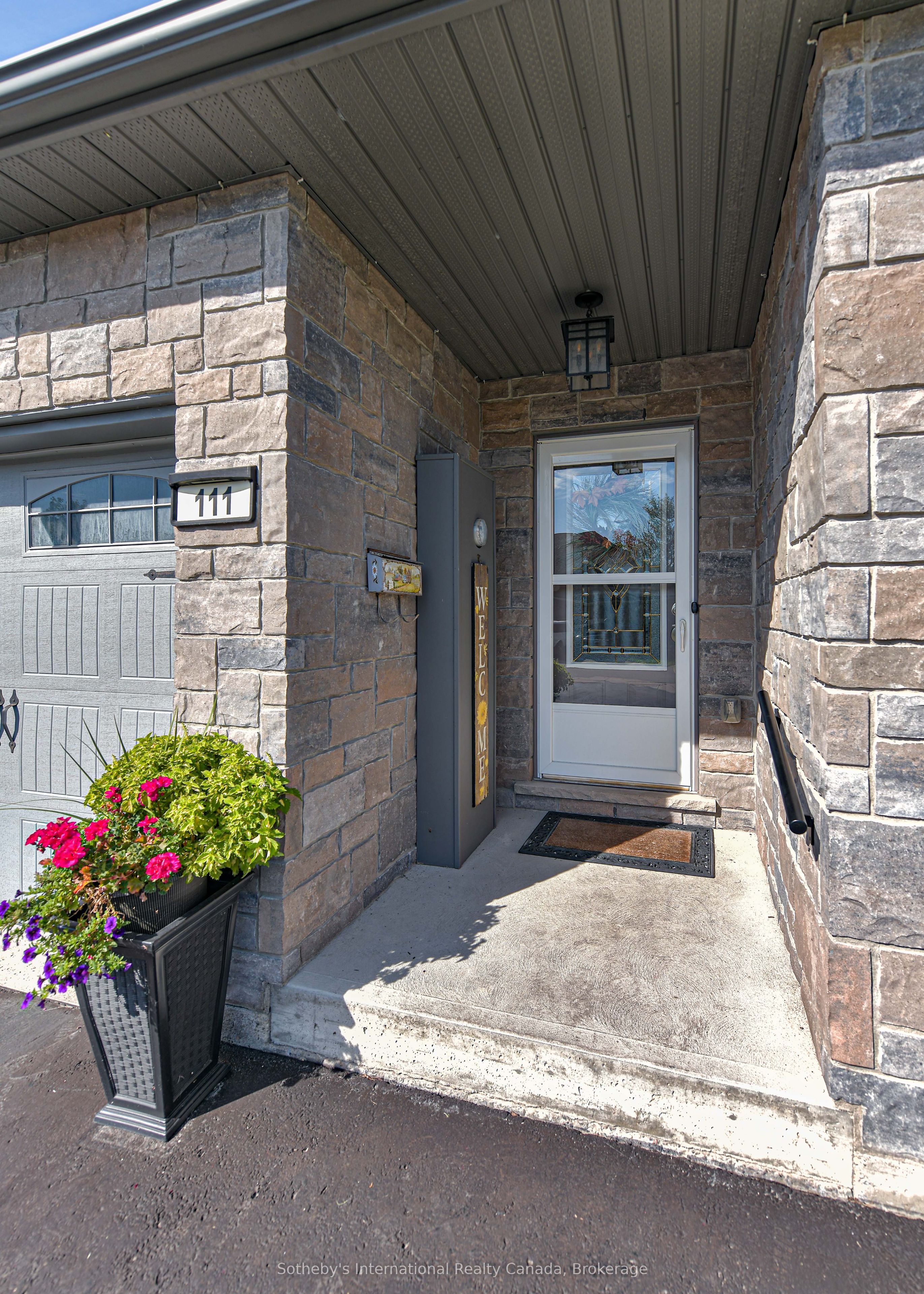 111 Lucy Lane, Orillia, ON L3V 7A8 photo 2