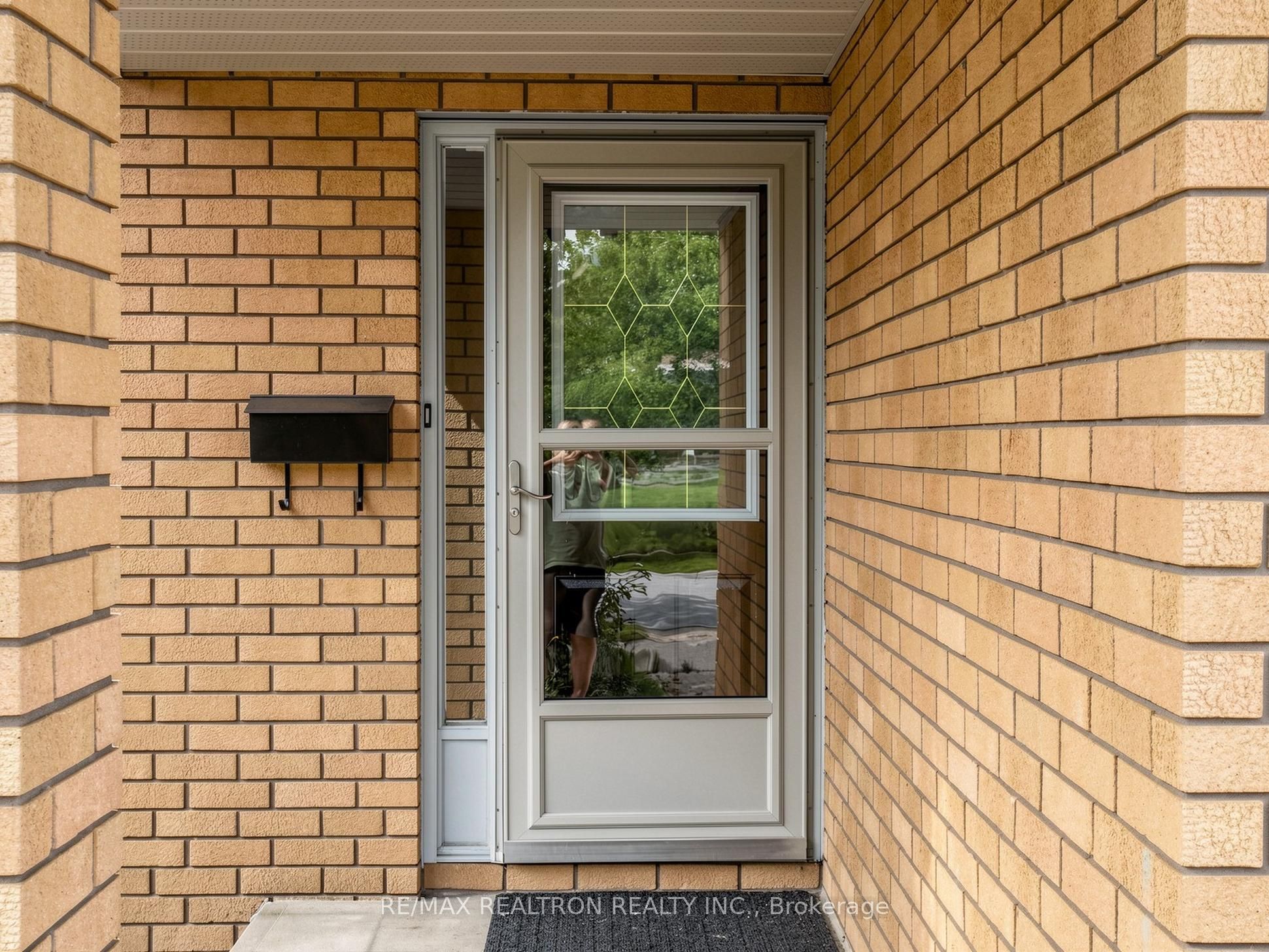 101 Chieftain Crescent, Barrie, ON L4N 6J2 photo 2
