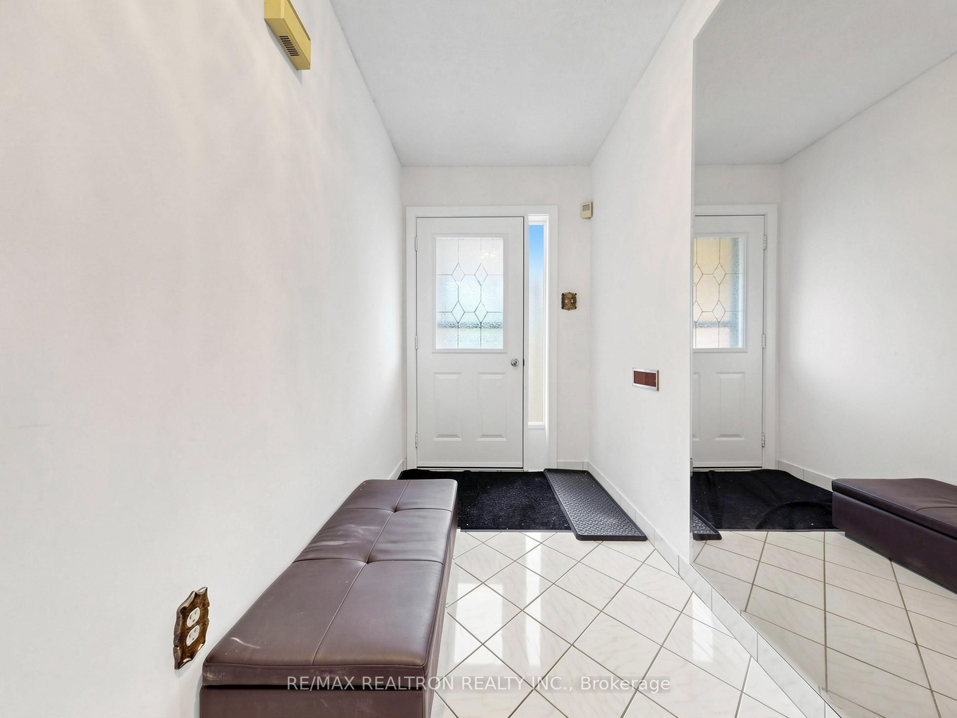 101 Chieftain Crescent, Barrie, ON L4N 6J2 photo 3