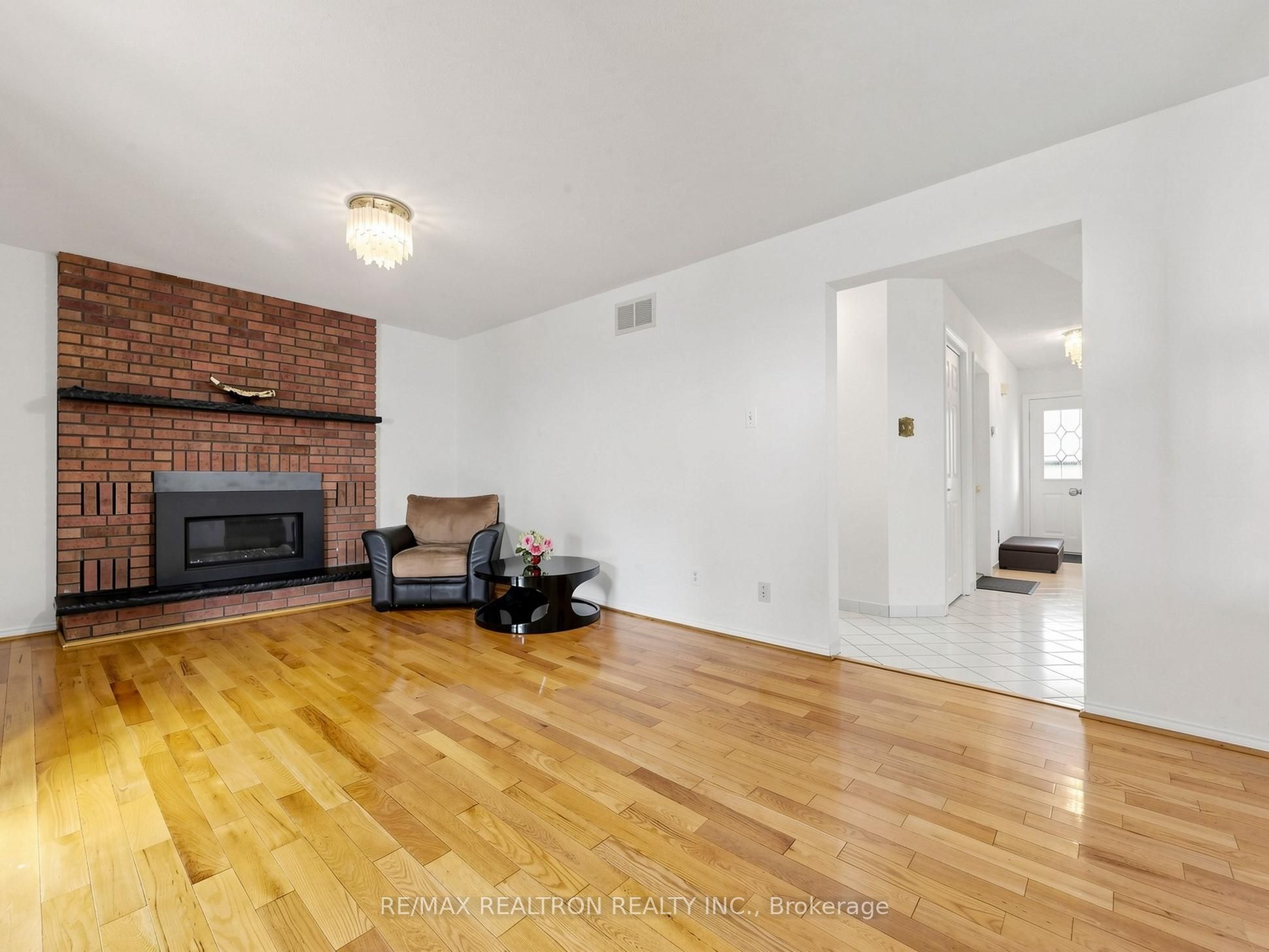 101 Chieftain Crescent, Barrie, ON L4N 6J2 photo 4