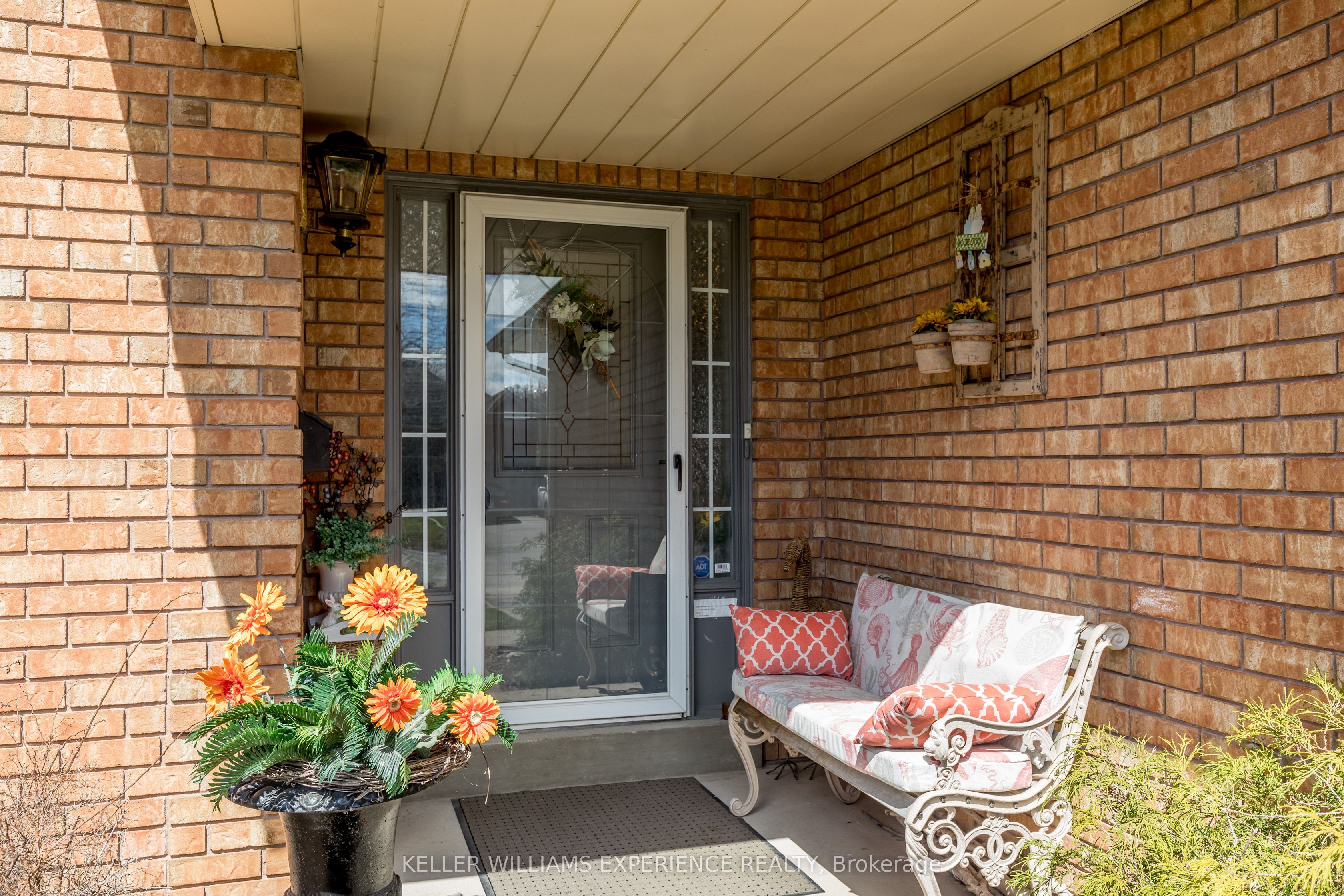 38 Bishop Drive, Barrie, ON L4N 6Y4 photo 2