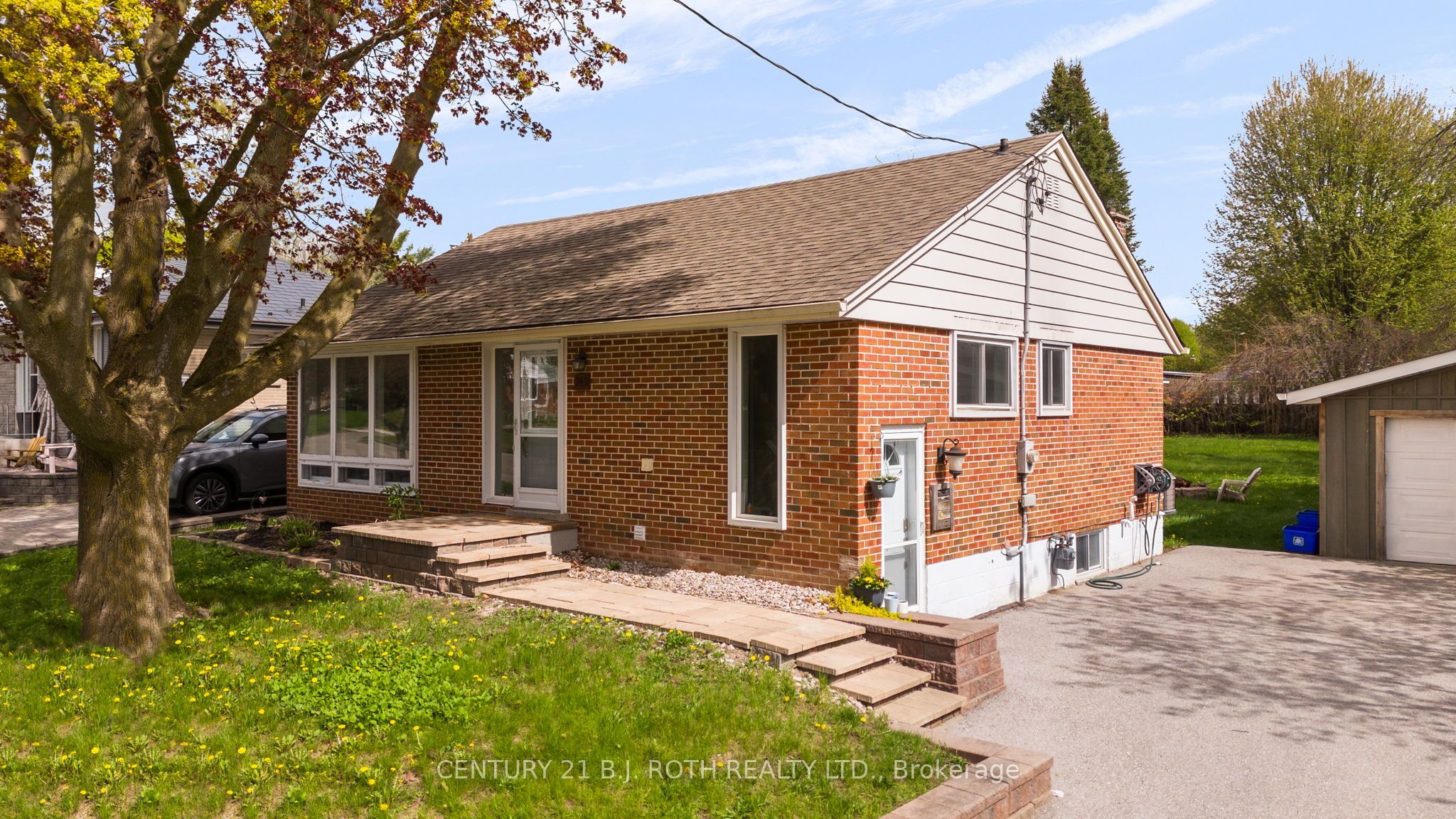 243 Wellington Street E Main Level, Barrie, ON L4M 2E4