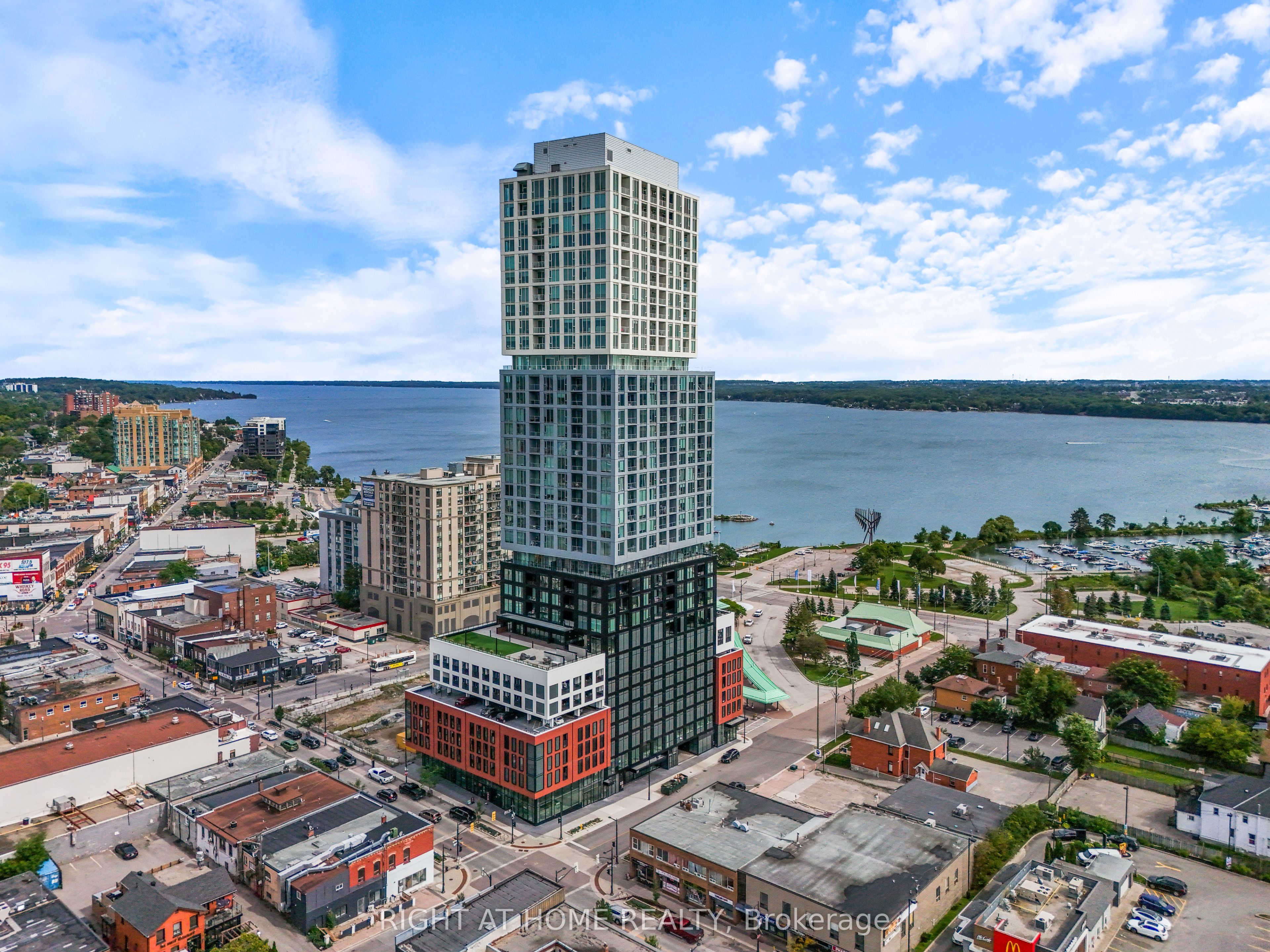 39 Mary Street 2407, Barrie, ON L4N 1S9