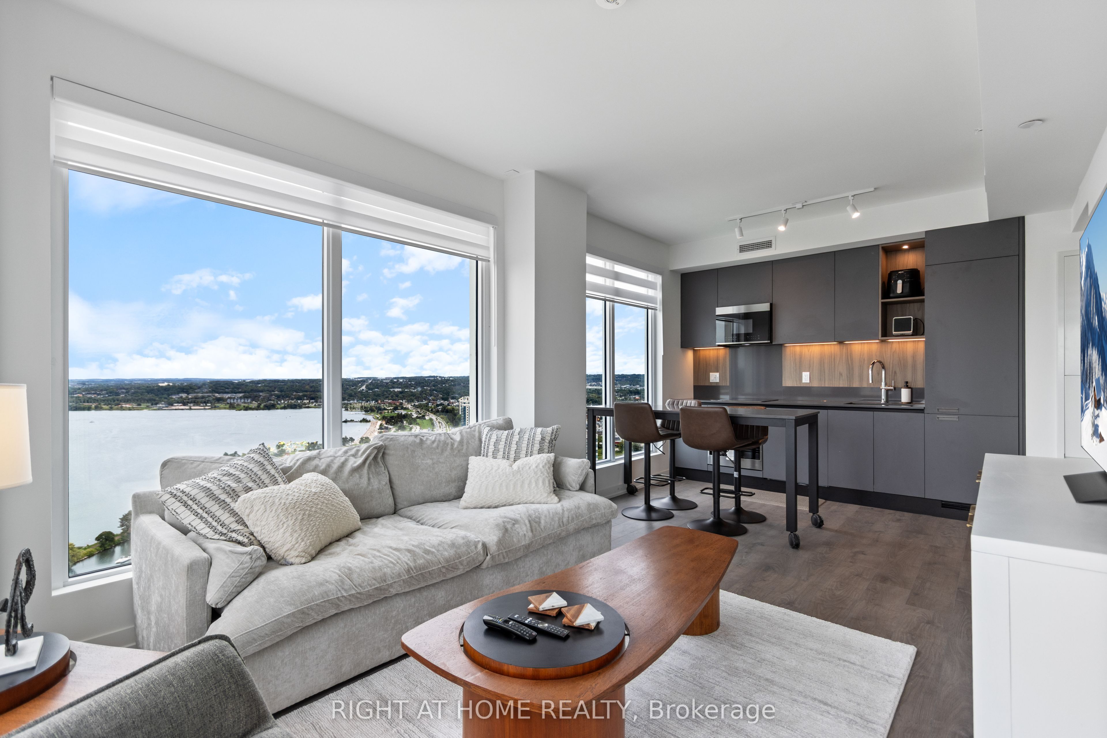 39 Mary Street 2407, Barrie, ON L4N 1S9 photo 5
