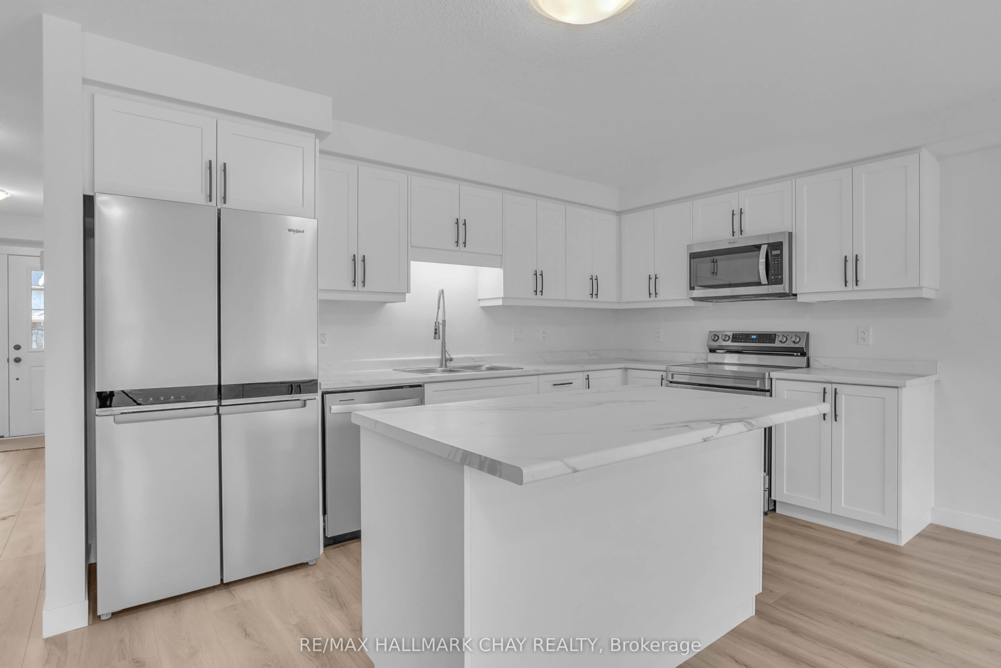 36 Strath Crescent, Springwater, ON L0L 1P0 photo 4