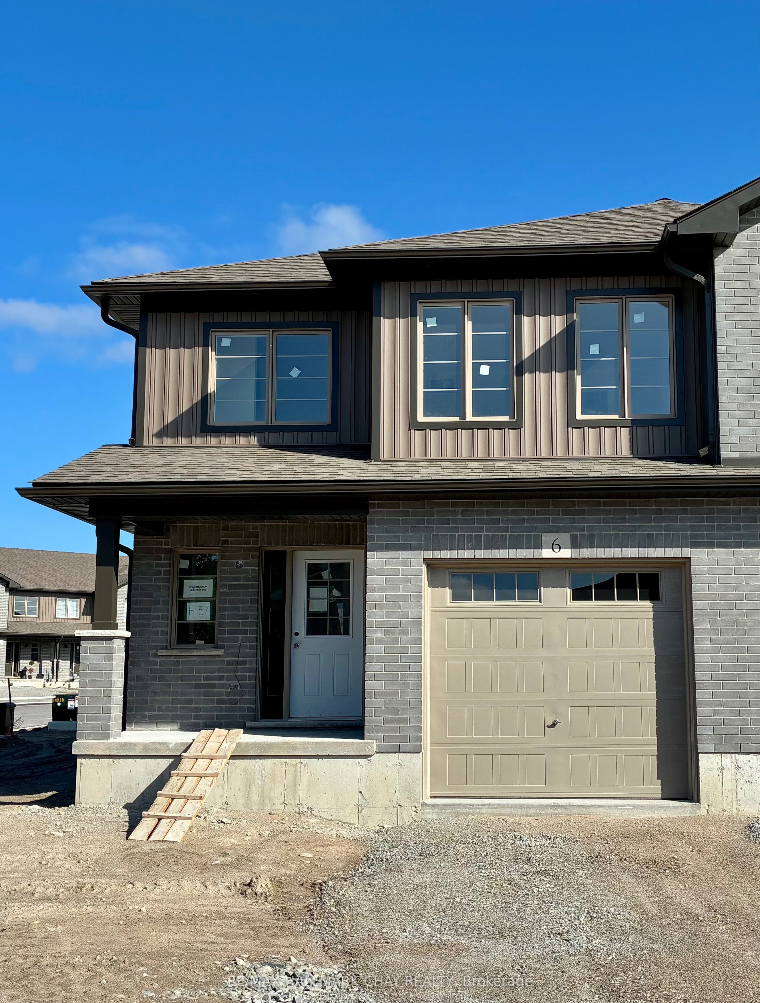 6 Beverly Street, Springwater, ON L0L 1P0