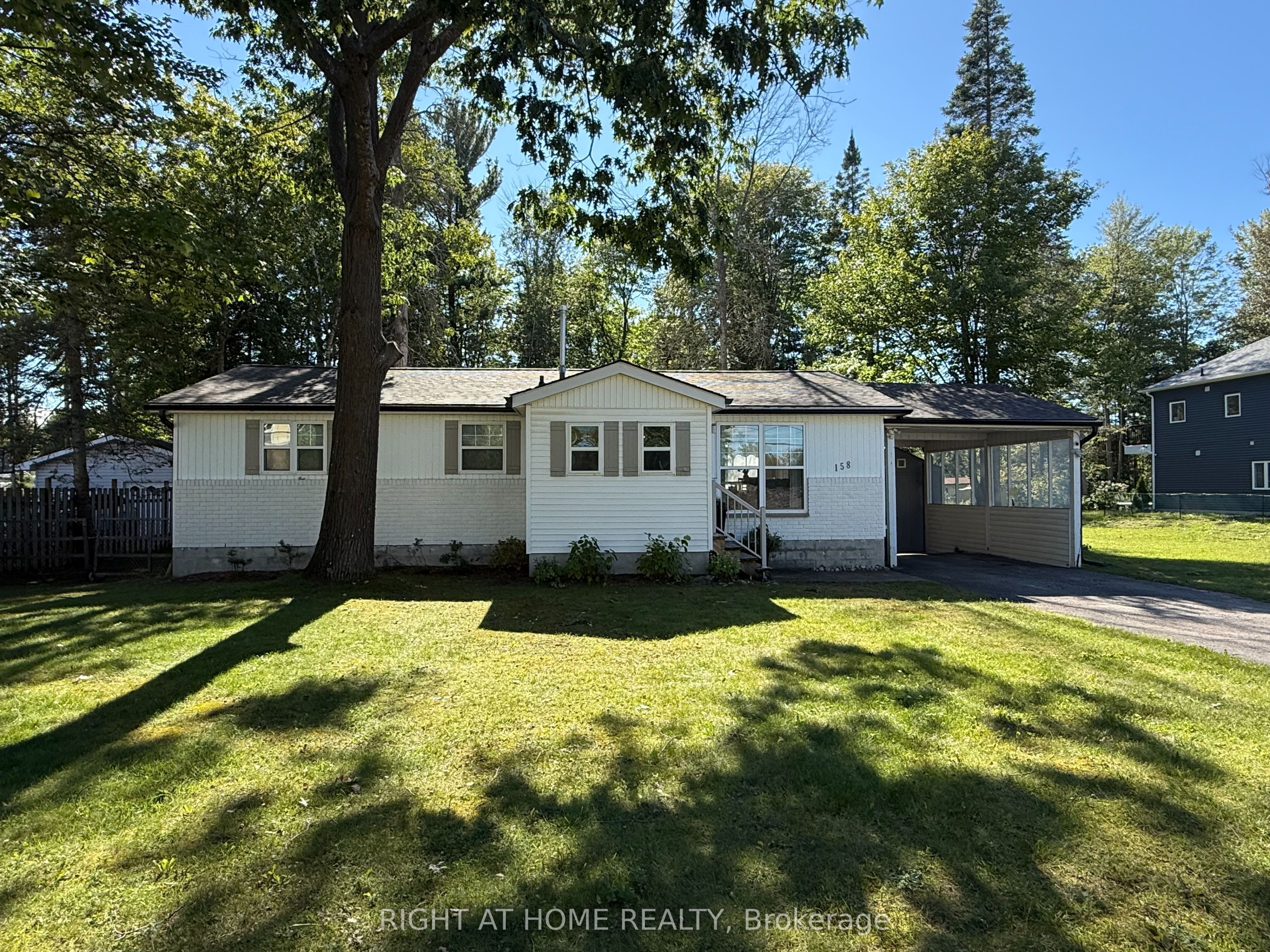 158 Zoo Park Road, Wasaga Beach, ON L9Z 2P2 photo 2