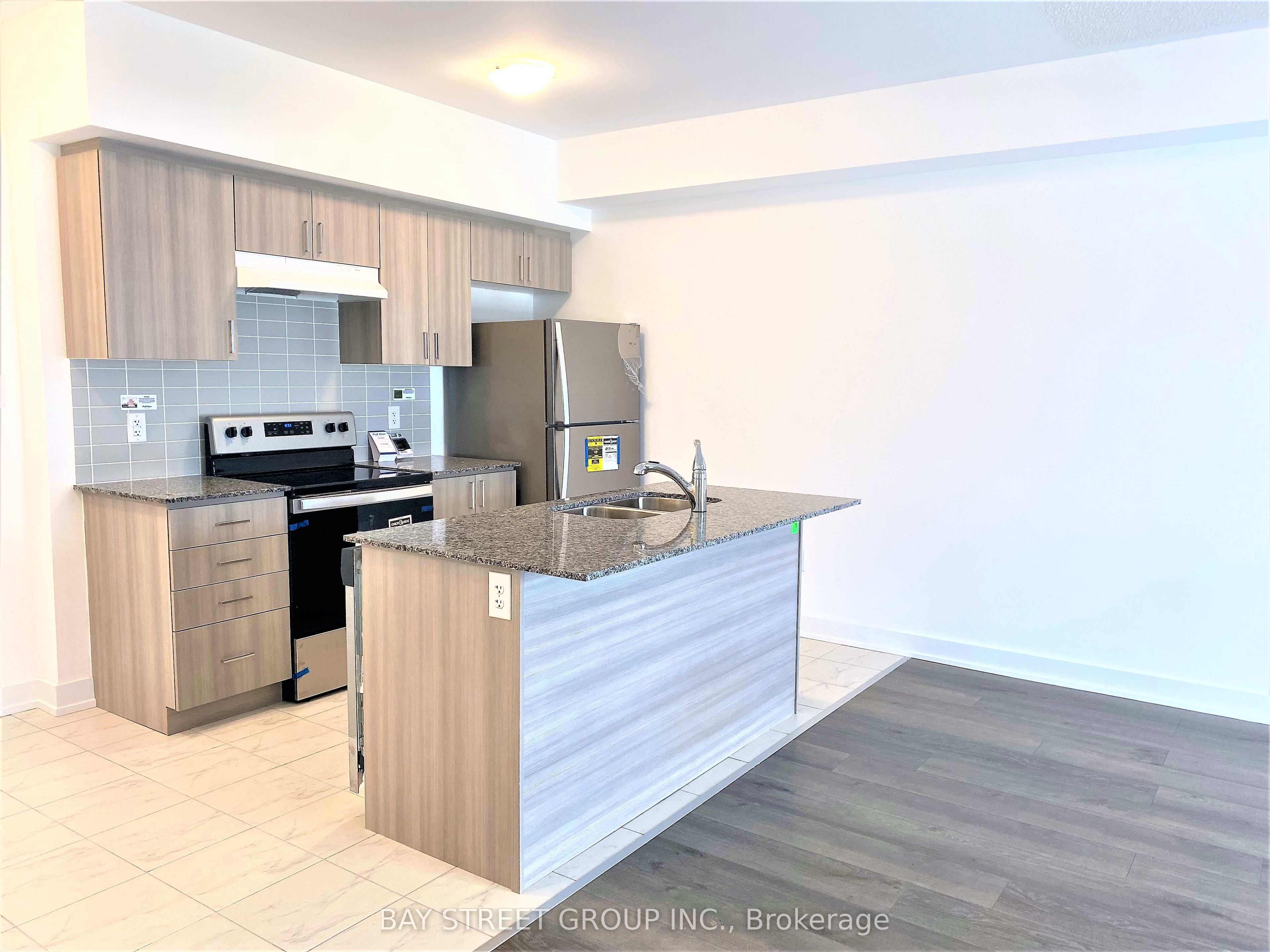 4 Spice Way 414, Barrie, ON L9J 0M2 photo 4