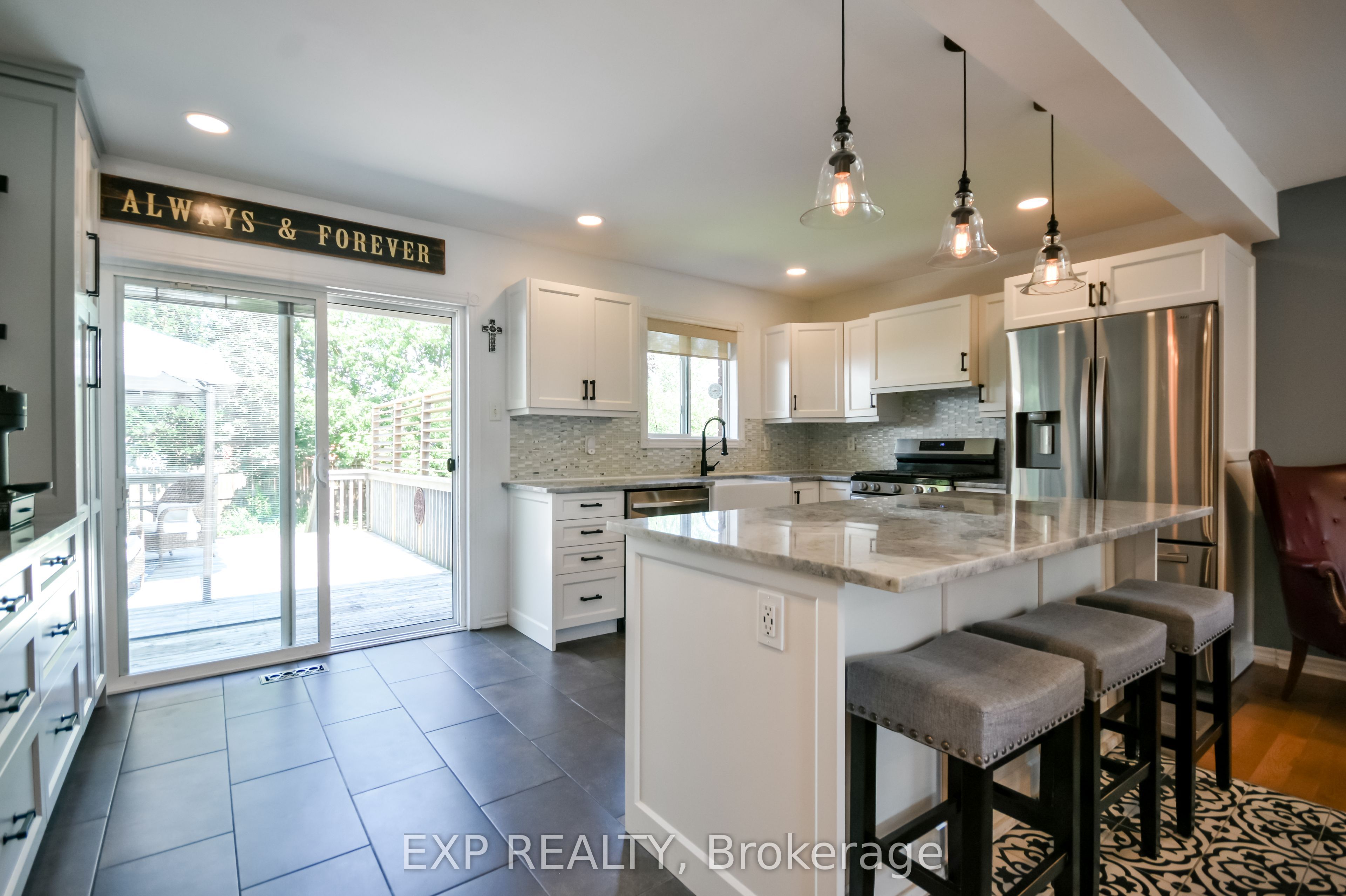 7 Hunter Court, Springwater, ON L0L 1P0 photo 5