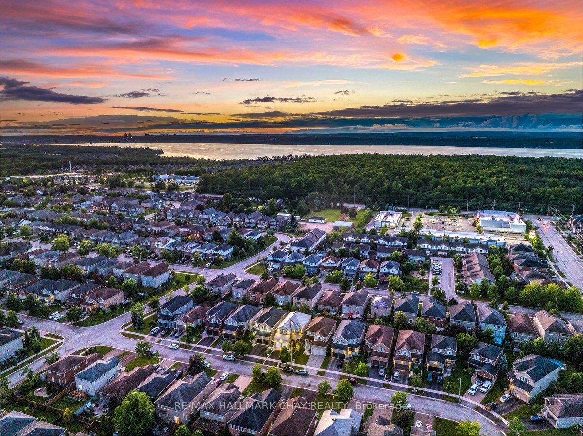 12 Parisian Crescent, Barrie, ON L4N 0Y9 photo 4