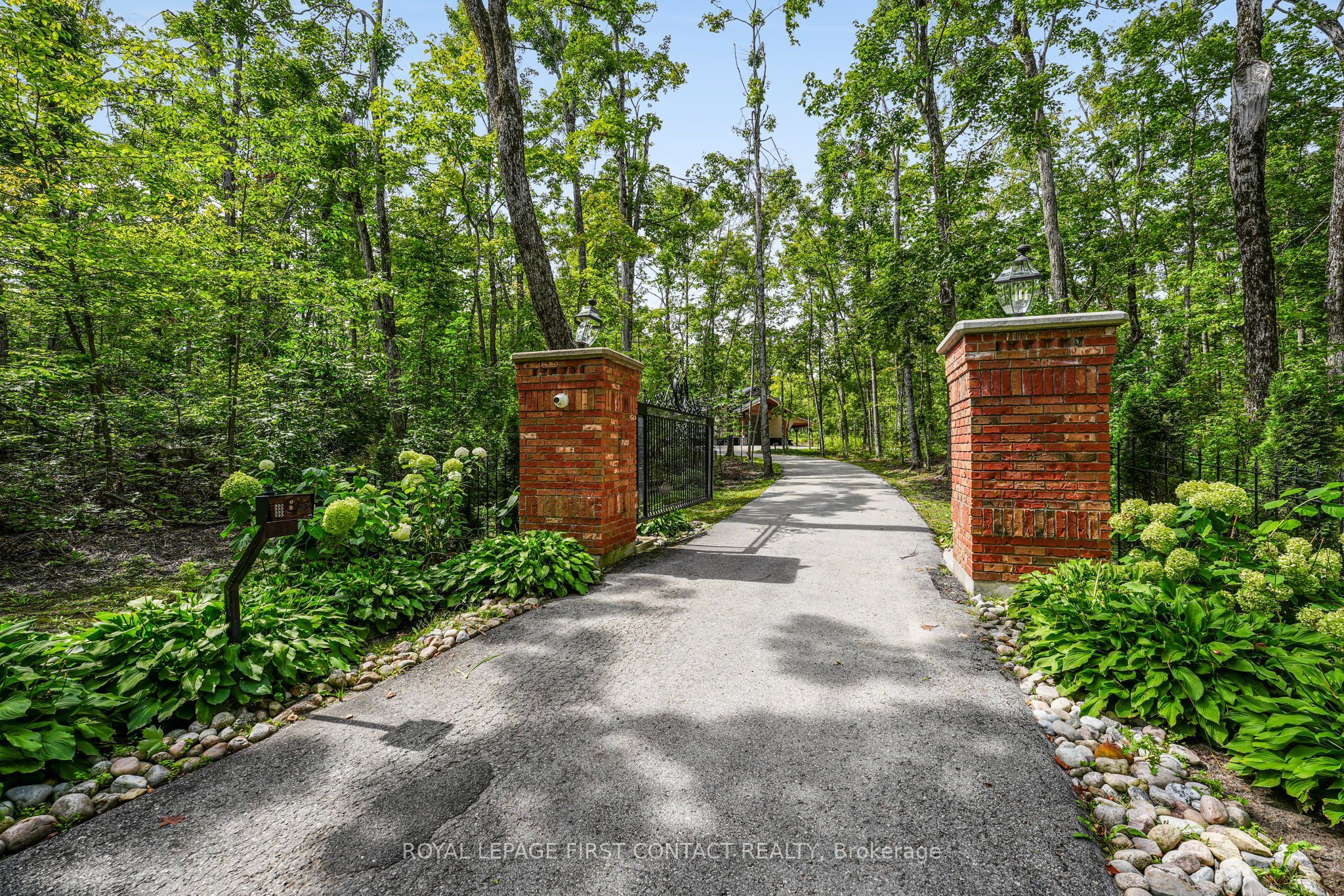 1772 10 Line N, Oro-Medonte, ON L0L 1T0 photo 2