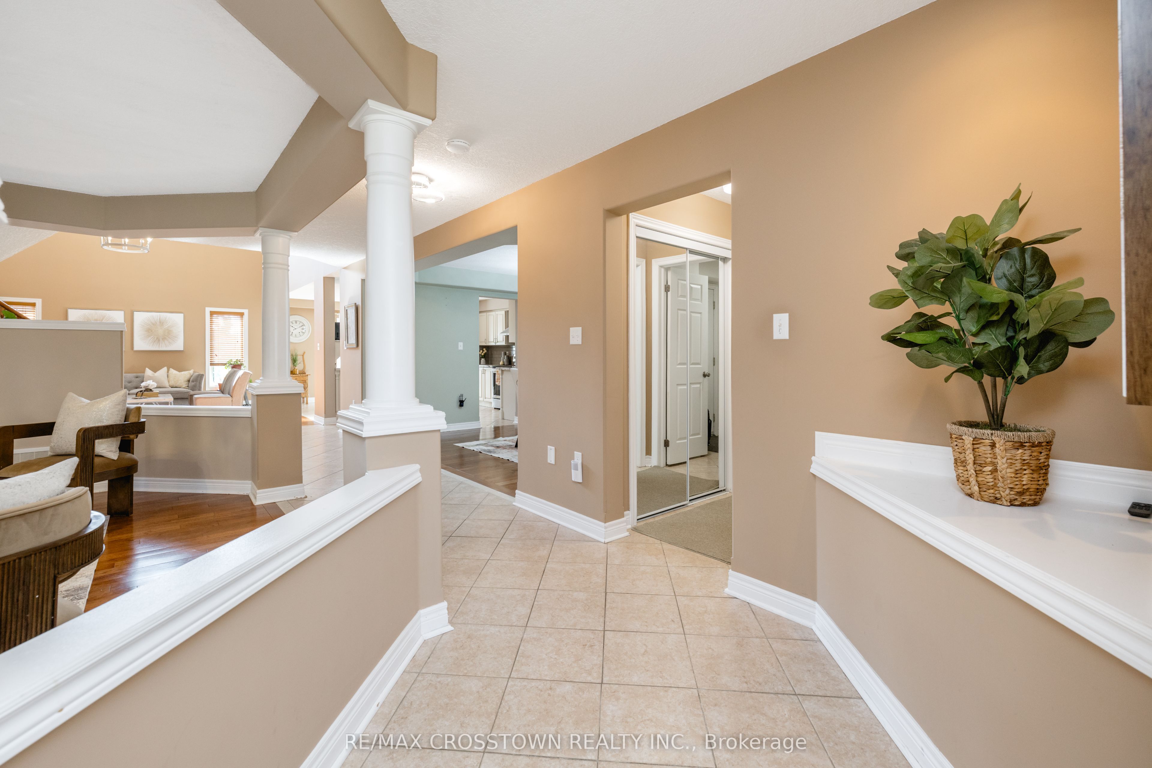 89 Sovereign's Gate, Barrie, ON L4N 0Y9 photo 4