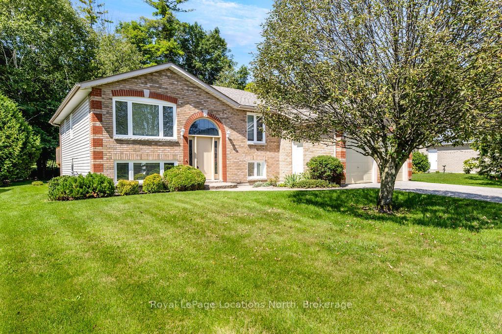 40 Fairway Crescent, Wasaga Beach, ON L9Z 1B8 photo 2