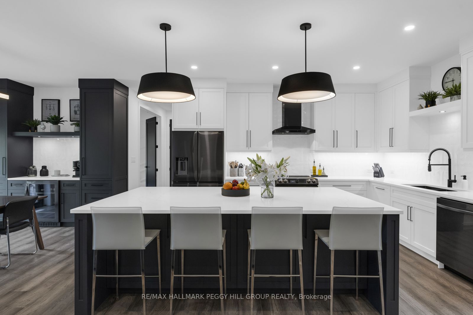 1016 Lakeshore Road E, Oro-Medonte, ON L0L 1T0 photo 3