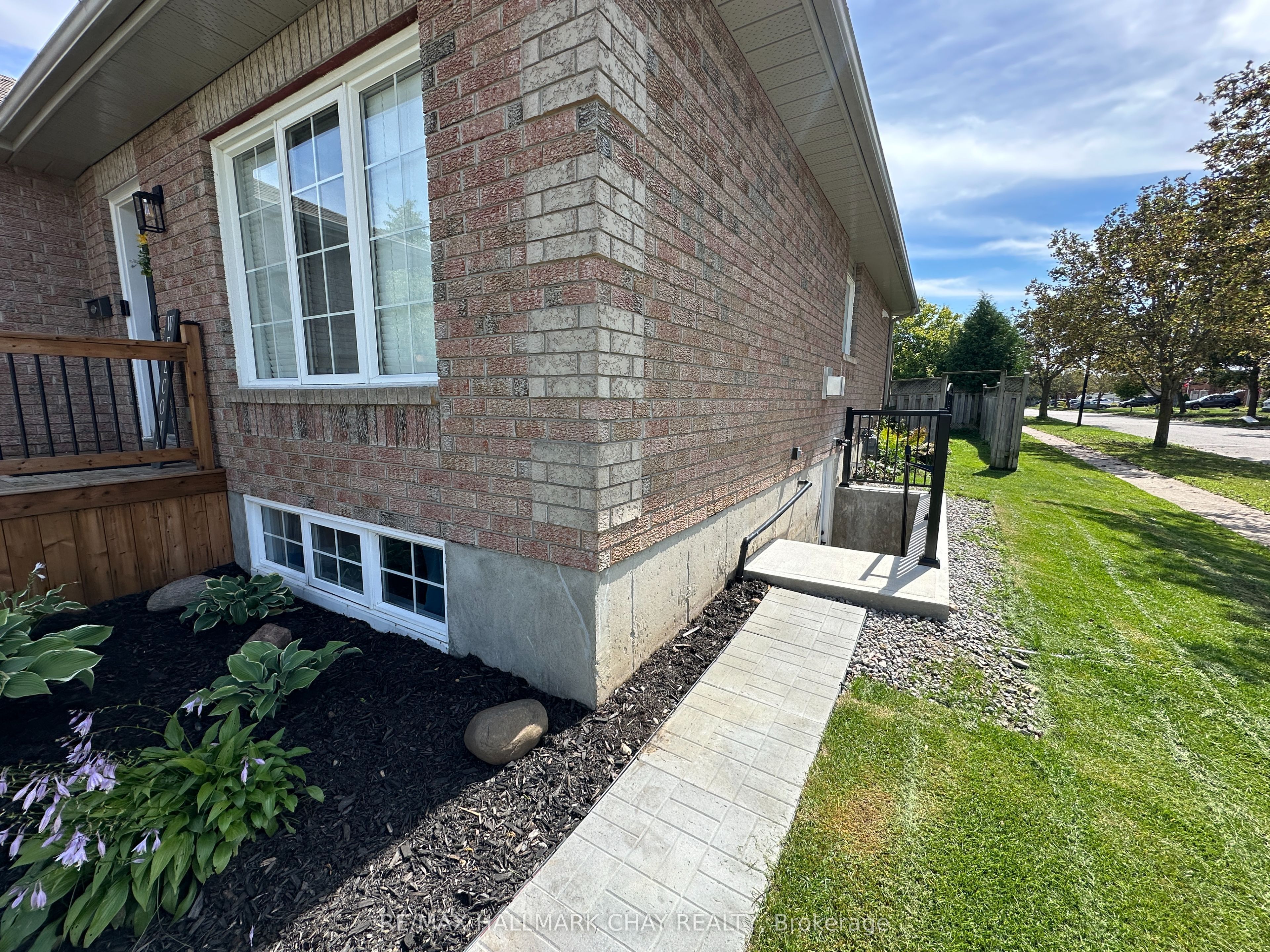1 Touchette Drive Lower, Barrie, ON L4N 7L8 photo 4