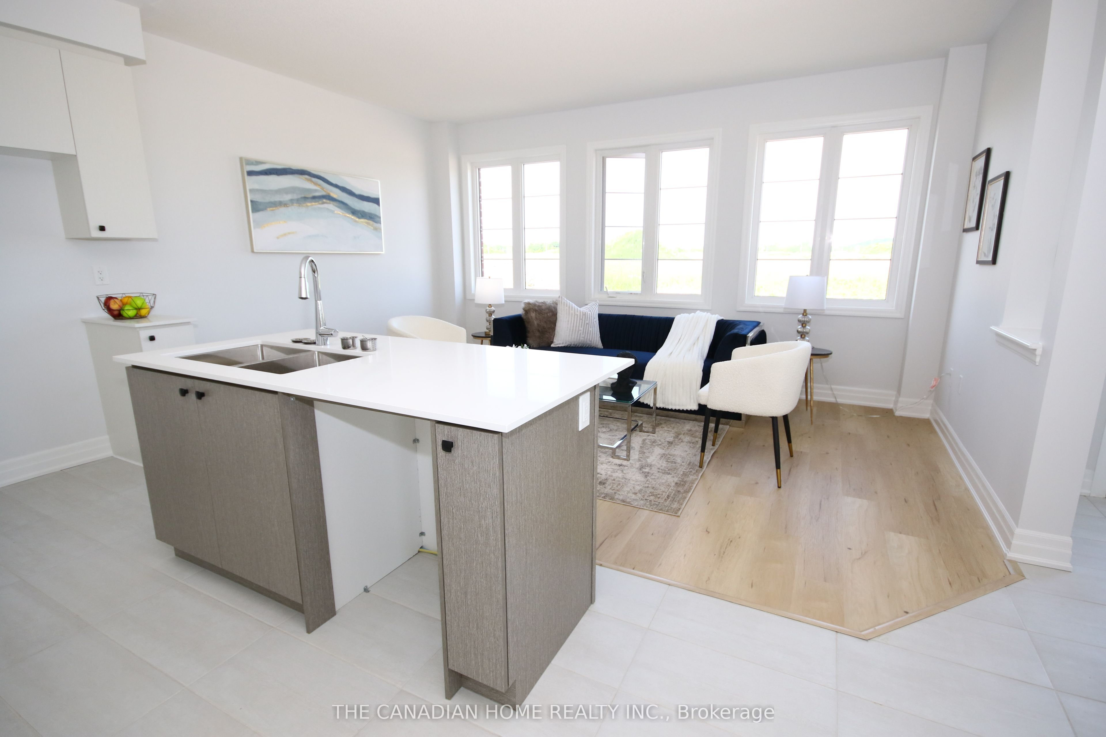 131 Union Blvd Boulevard, Wasaga Beach, ON L9Z 0P1 photo 2
