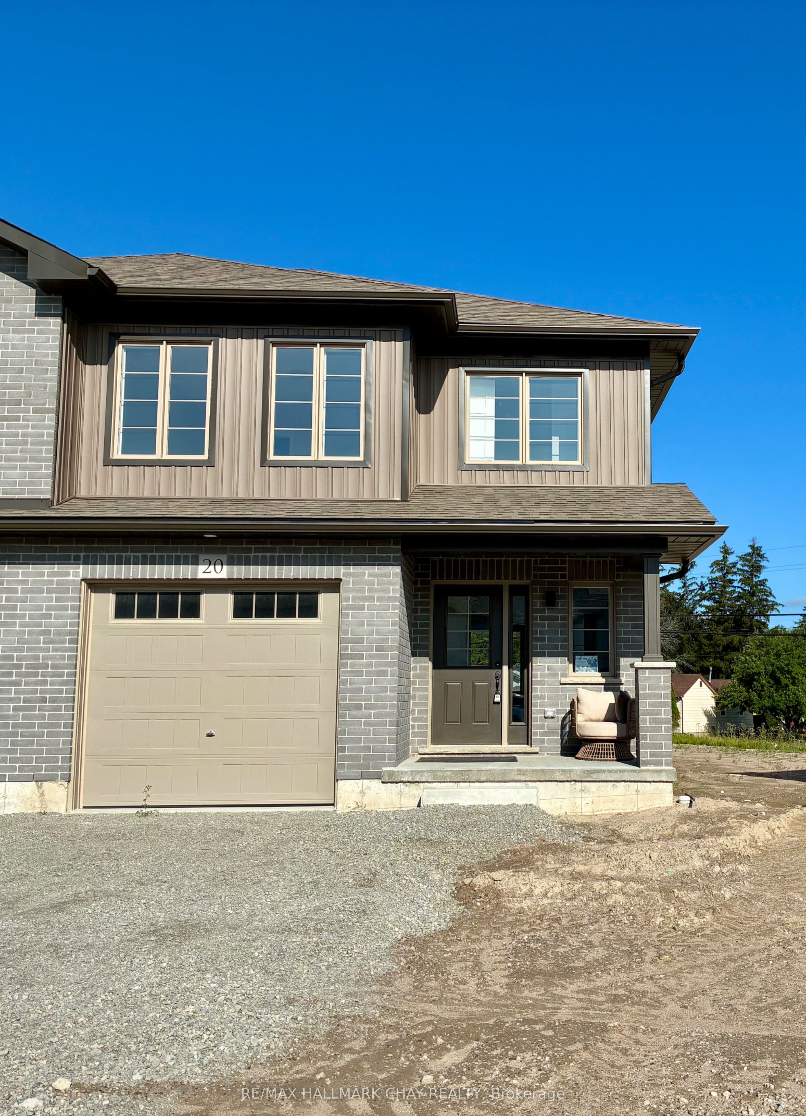 20 Strath Crescent, Springwater, ON L0L 1P0