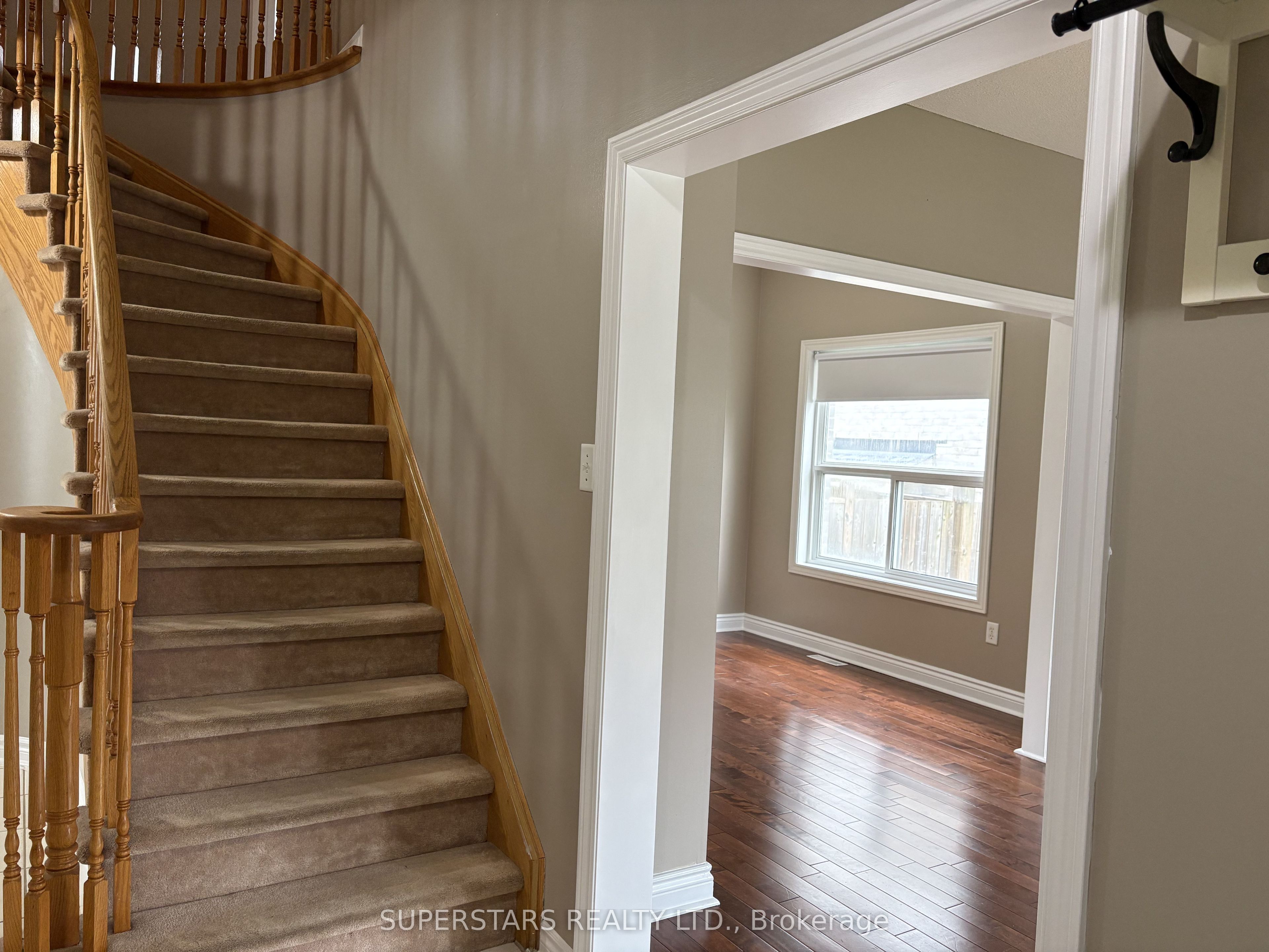 98 Joseph Crescent, Barrie, ON L4N 0Y2 photo 3