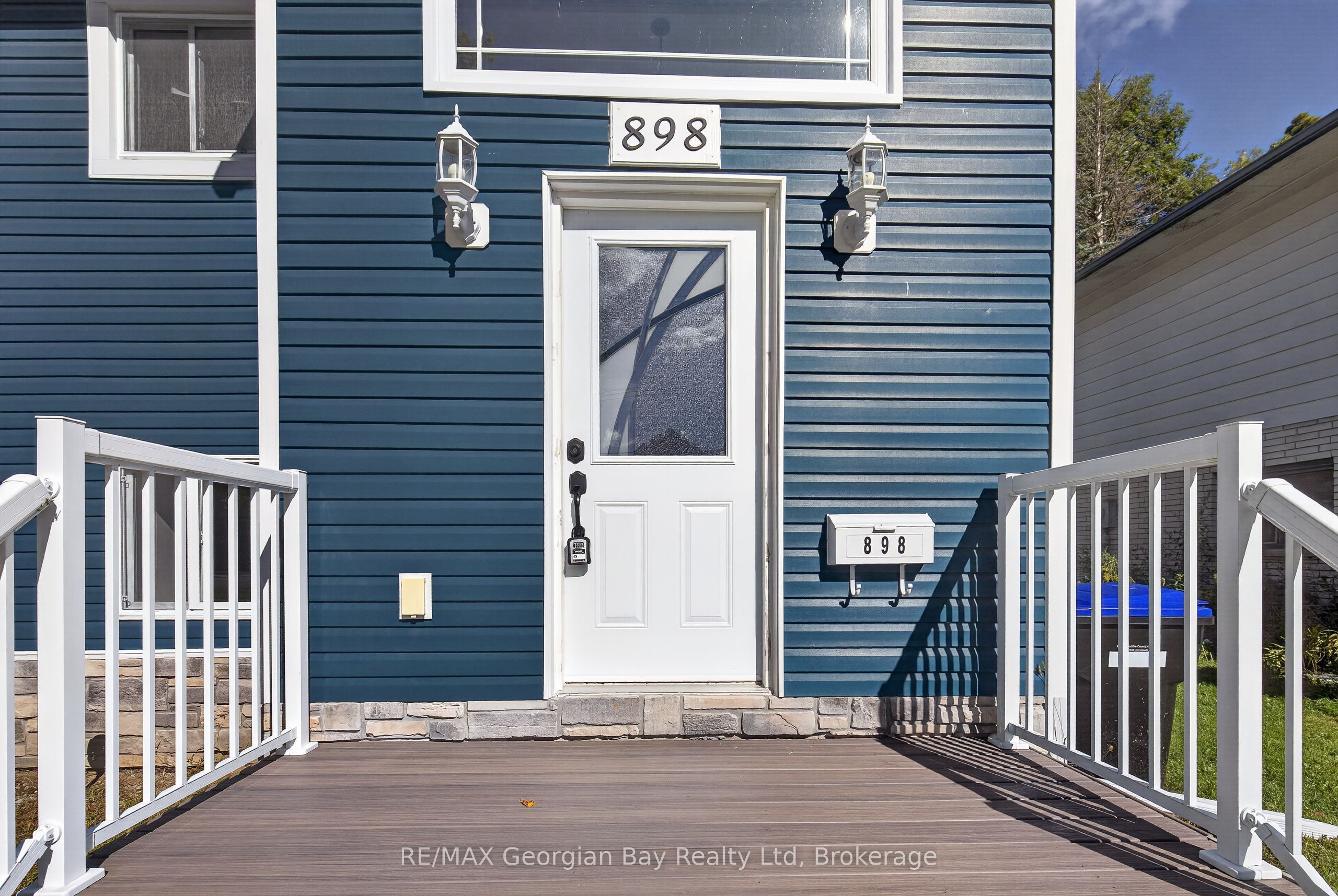 898 Yonge Street, Midland, ON L4R 2E7 photo 2